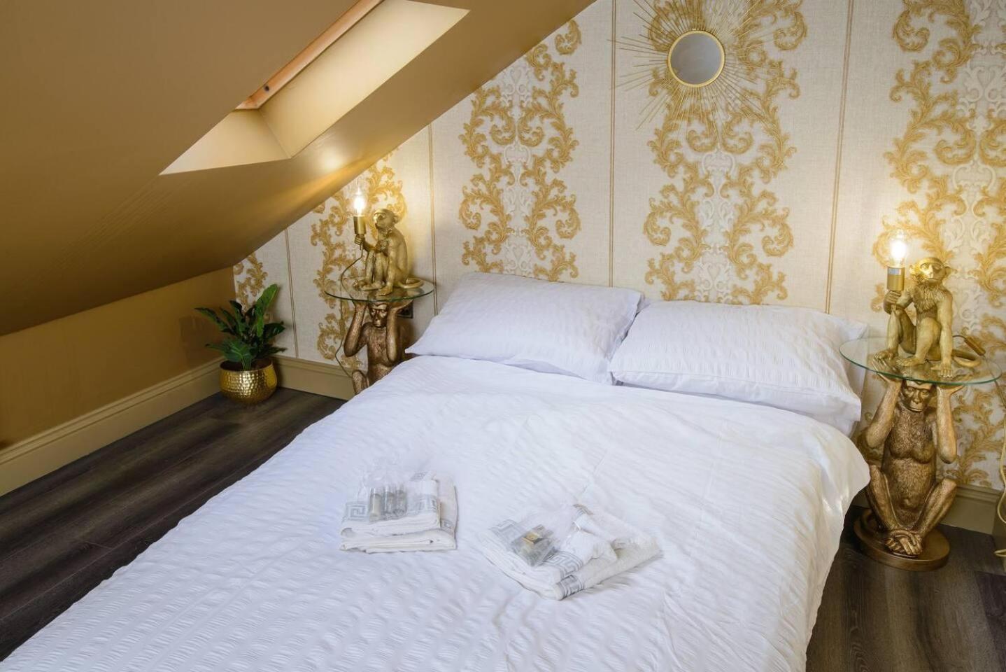 Luxury Versace Sleeps10 Hottub Pool Table Skytv Villa