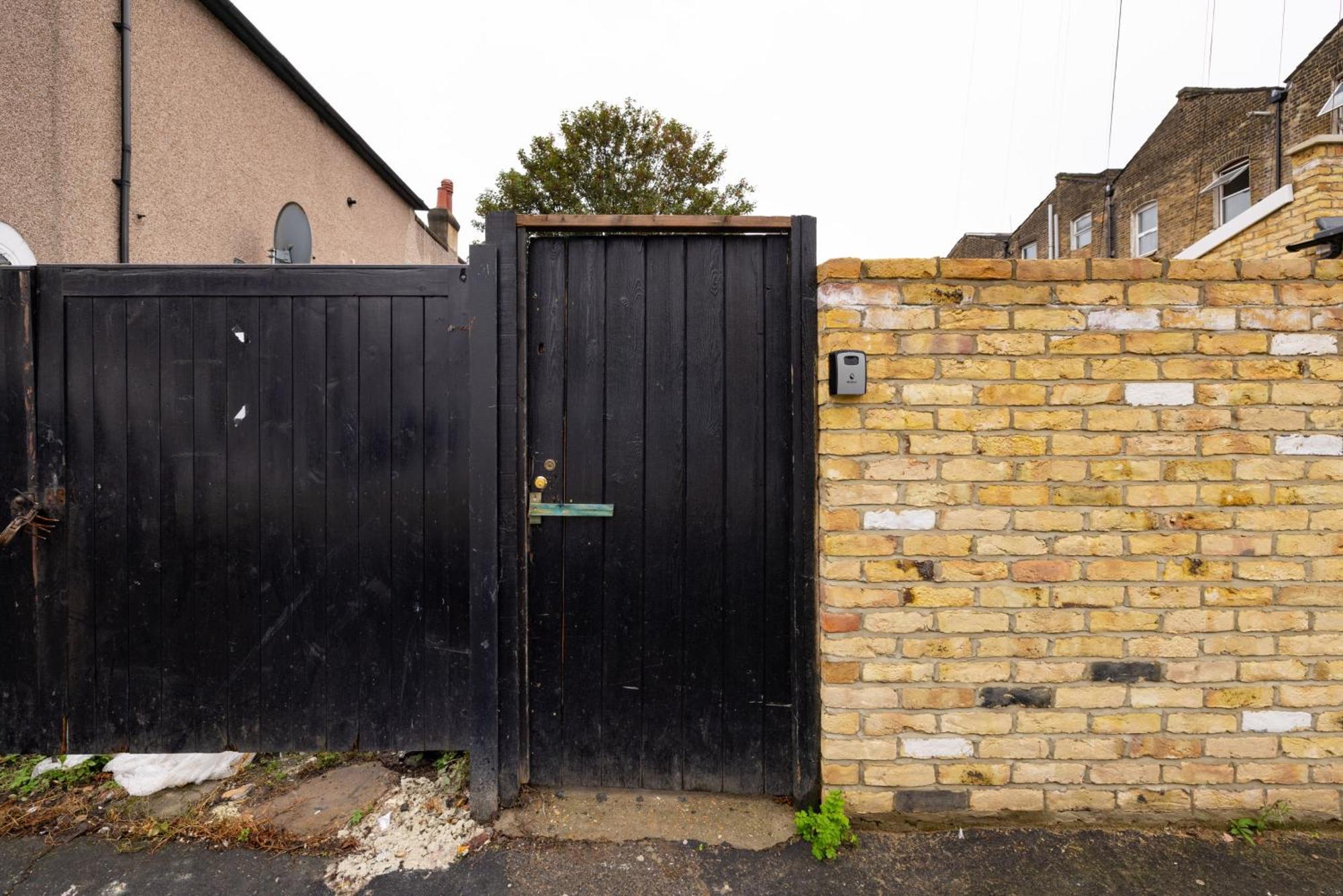 1bd Near Olympic Park, East