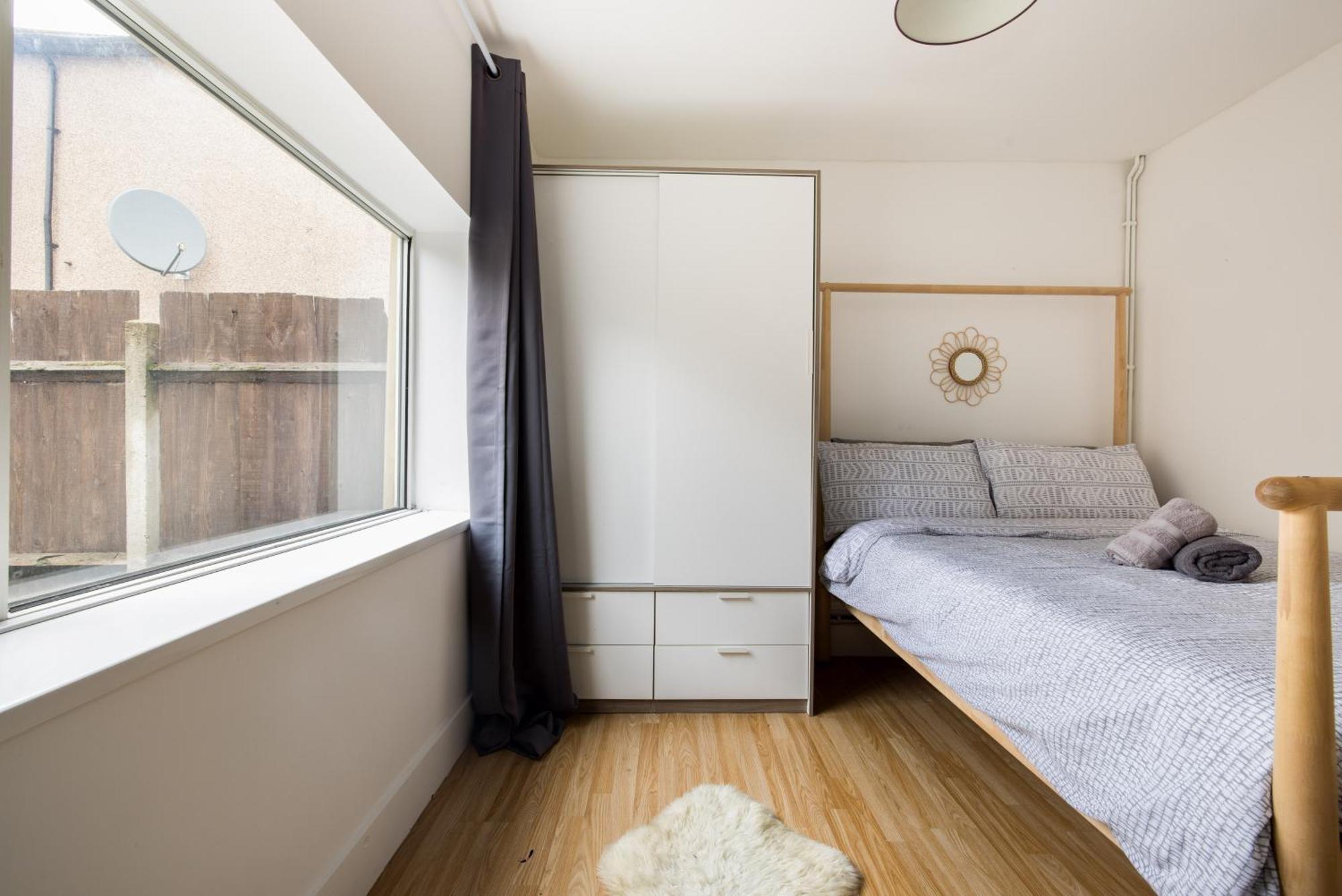 1bd Near Olympic Park, East *