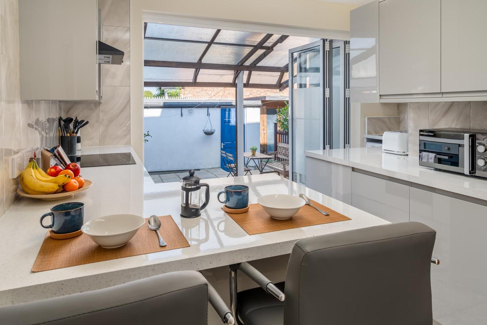 Homely And Stylish With A Garden In East Finchley