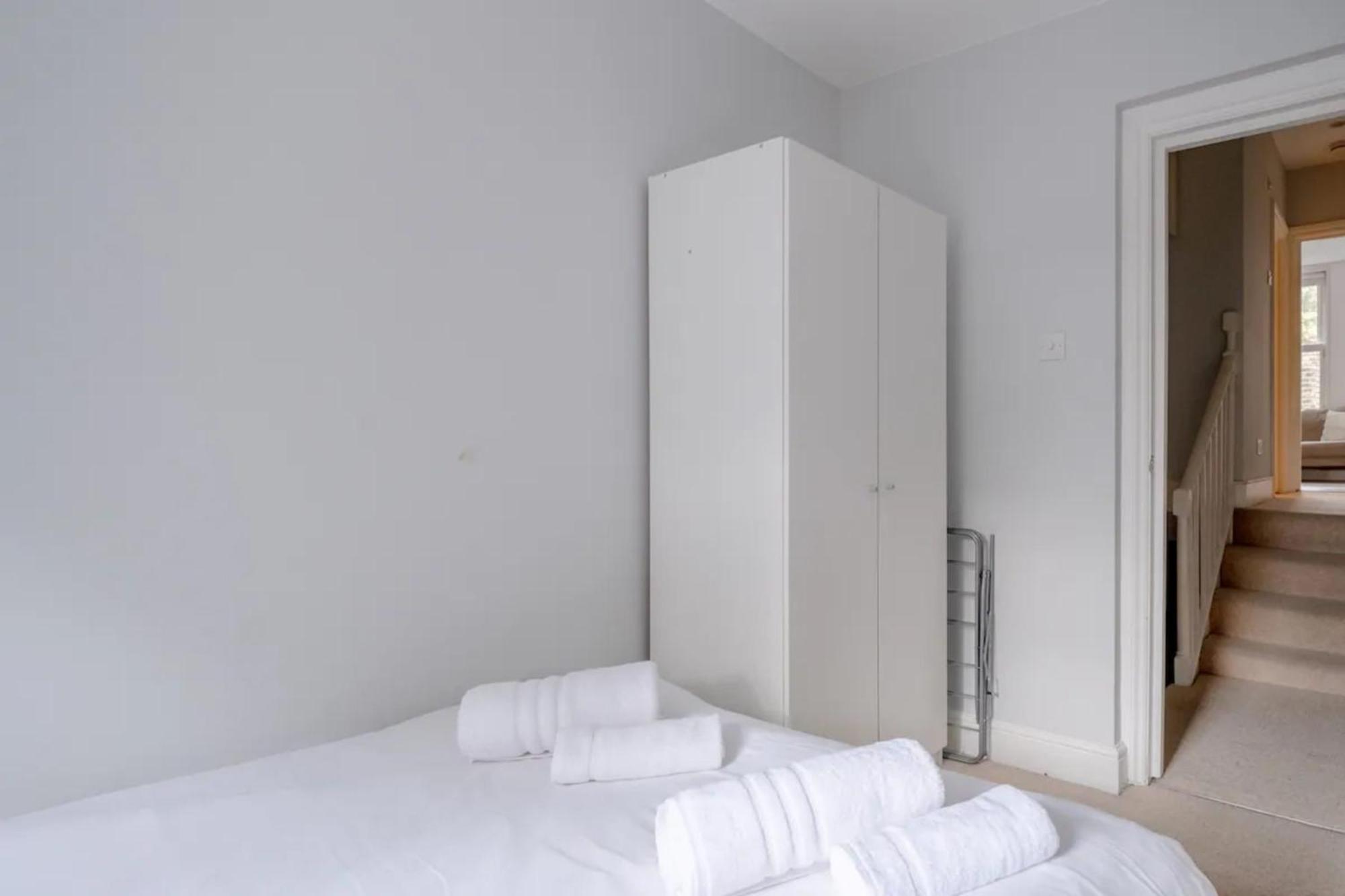 Airy 2 Bedroom Next To Clapham Common Londres