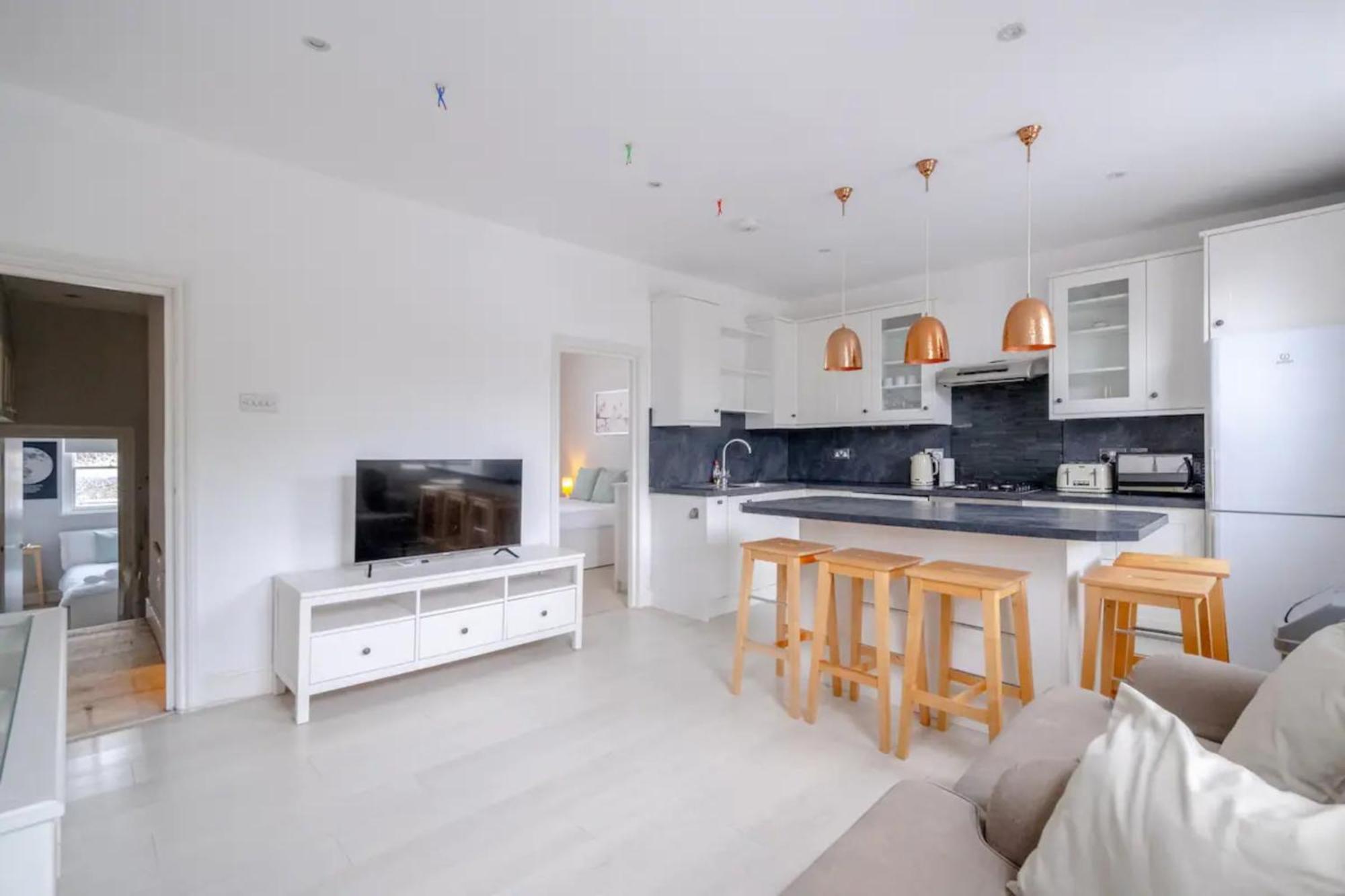 Airy 2 Bedroom Next To Clapham Common Apartamento Londres