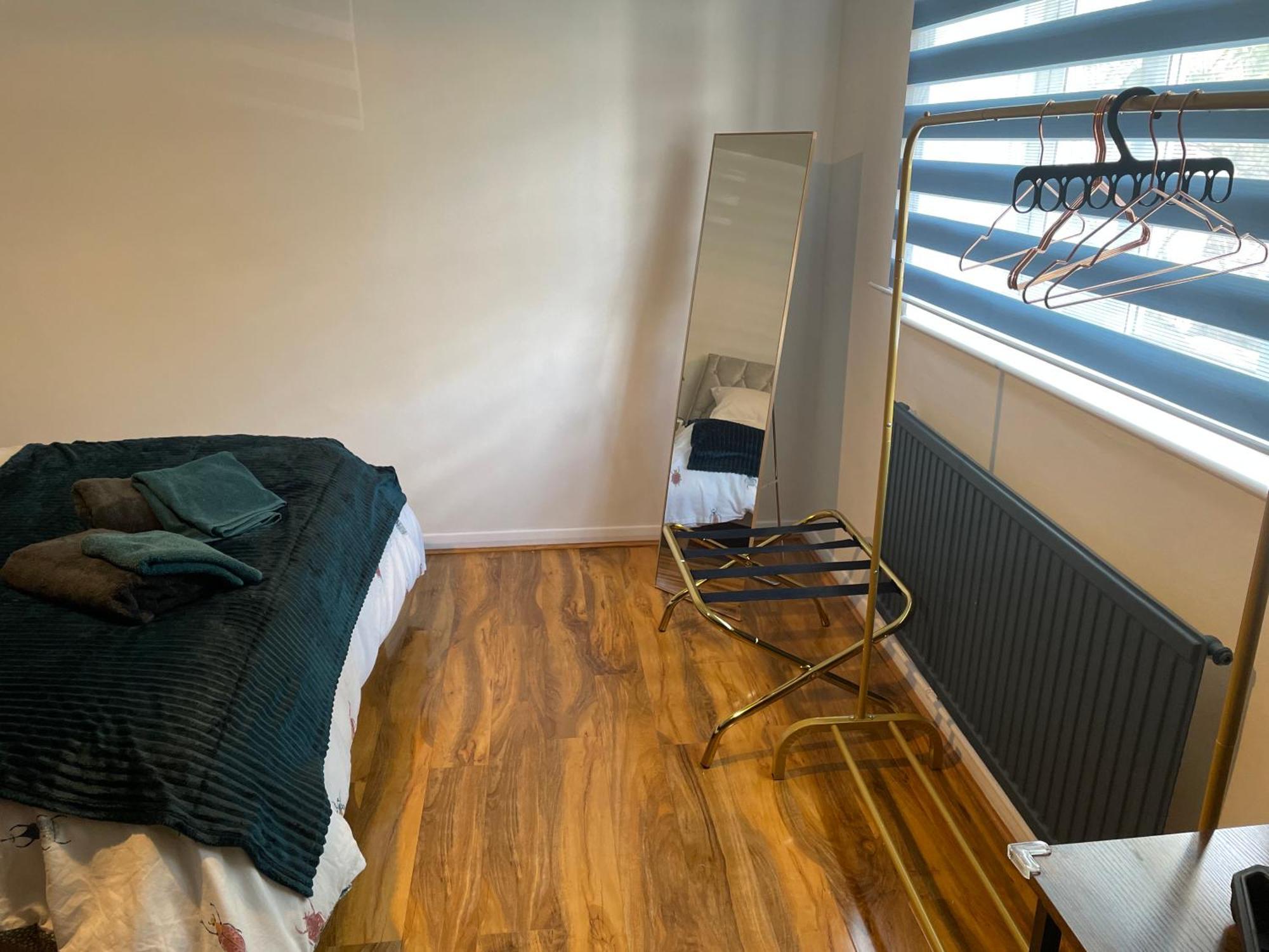 Elegant 2 Bedroom Flat In Chiswick Near Tube Stations Apartamento