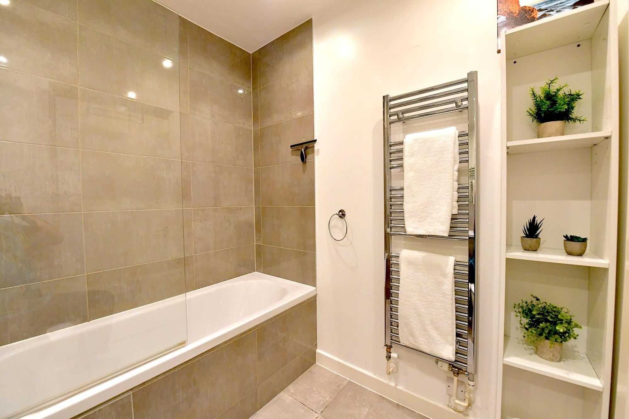 Bright Amelia - 2 Bed 1 Bath With Wifi And Netflix In The Heart Of Londres