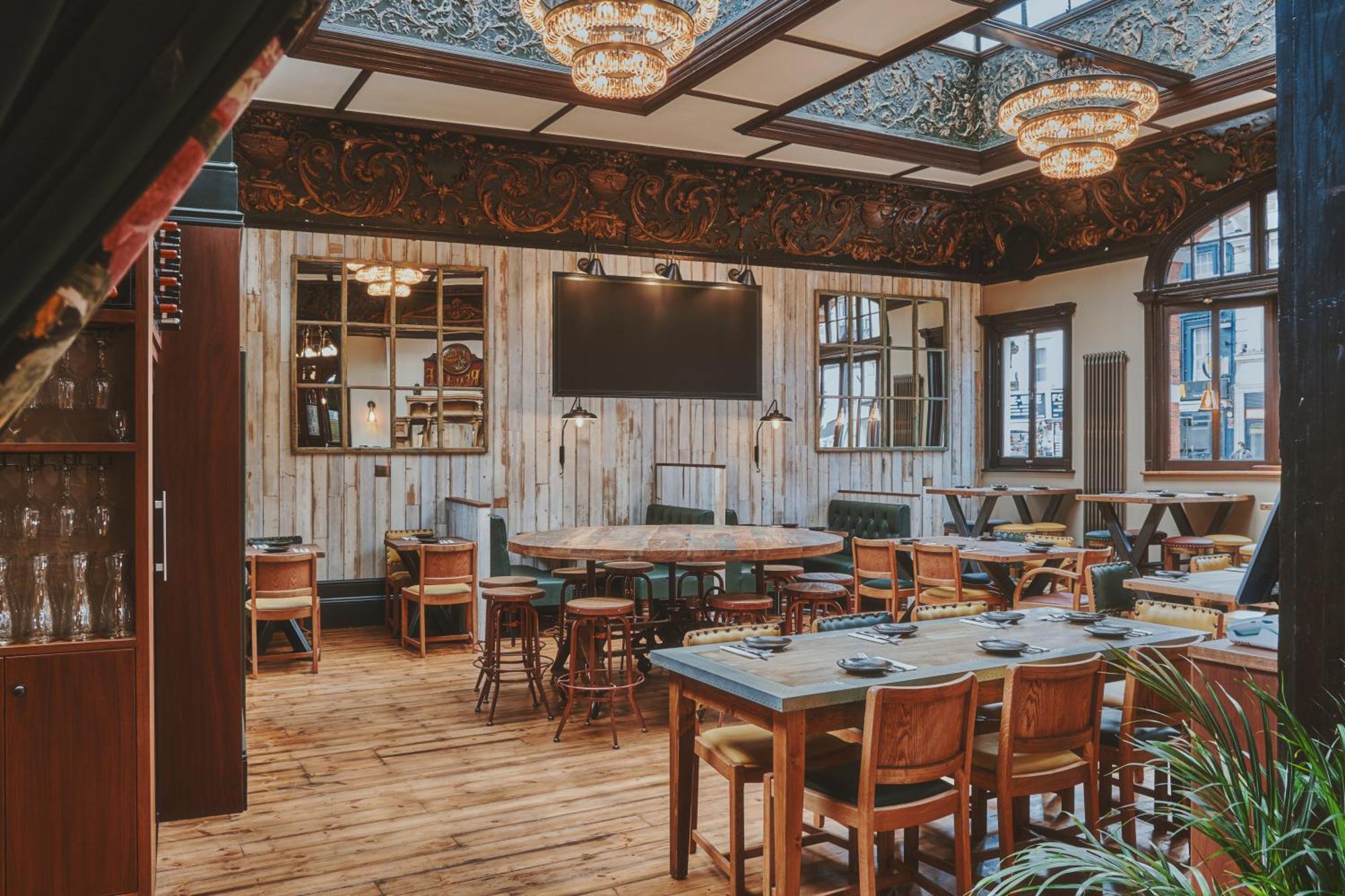 Estalagem The Black Lion Pub & Boutique