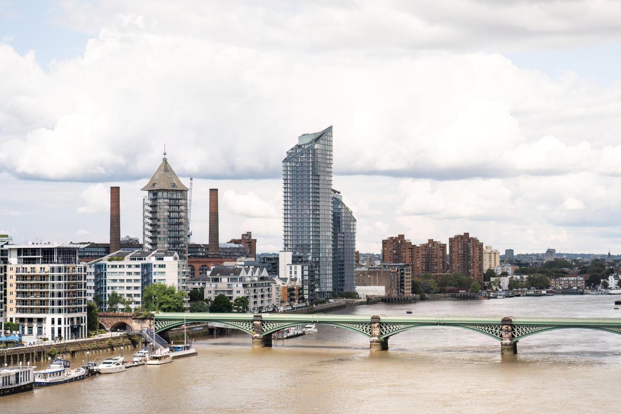 Apartment Livestay-stunning With Private Balcony & River Views London