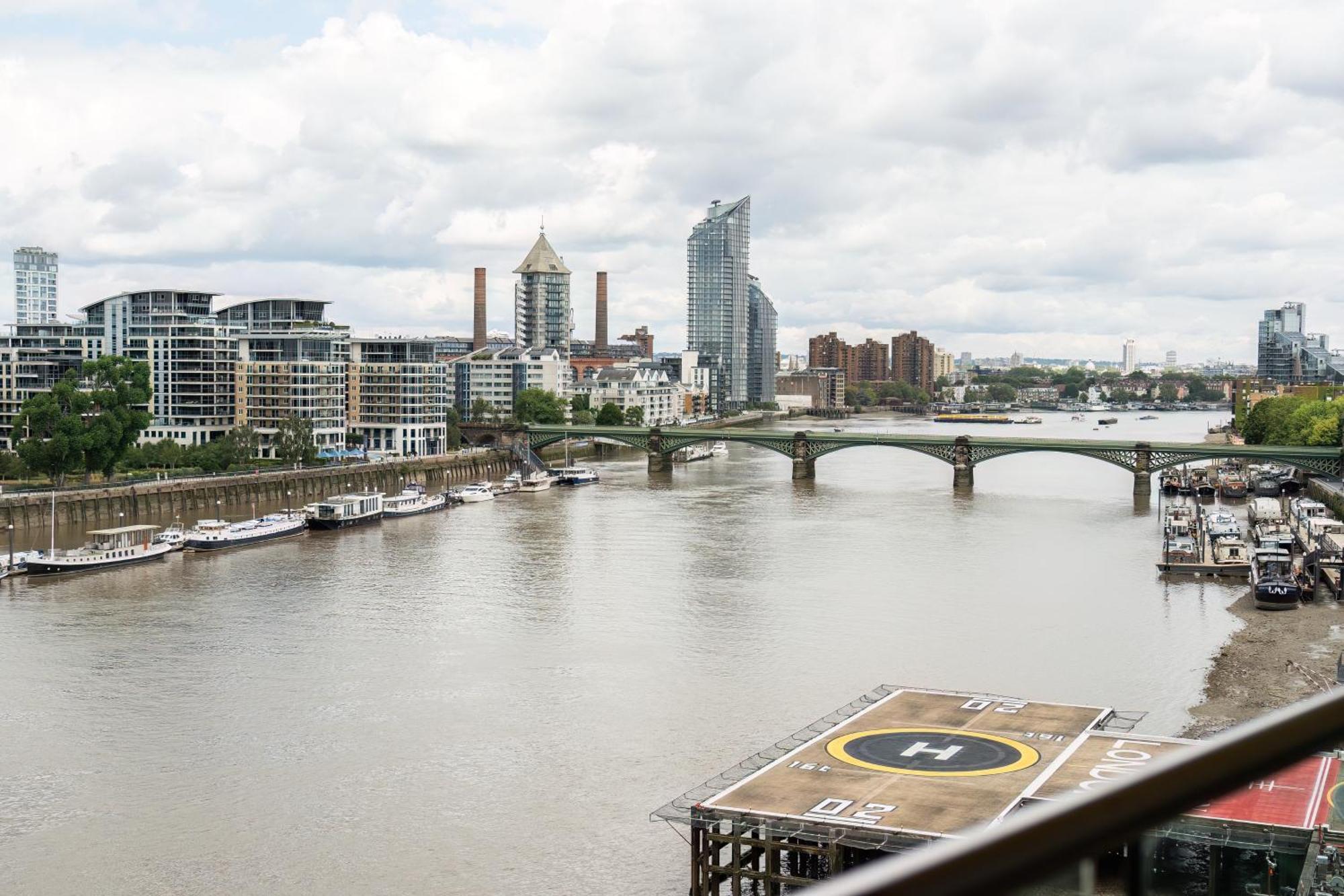 Apartment Livestay-stunning With Private Balcony & River Views London