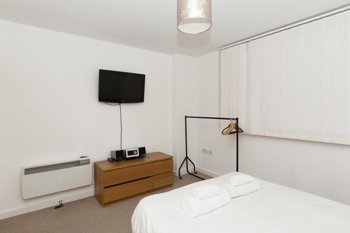 2 Bedroom East With Amazing Views Appartement Londen