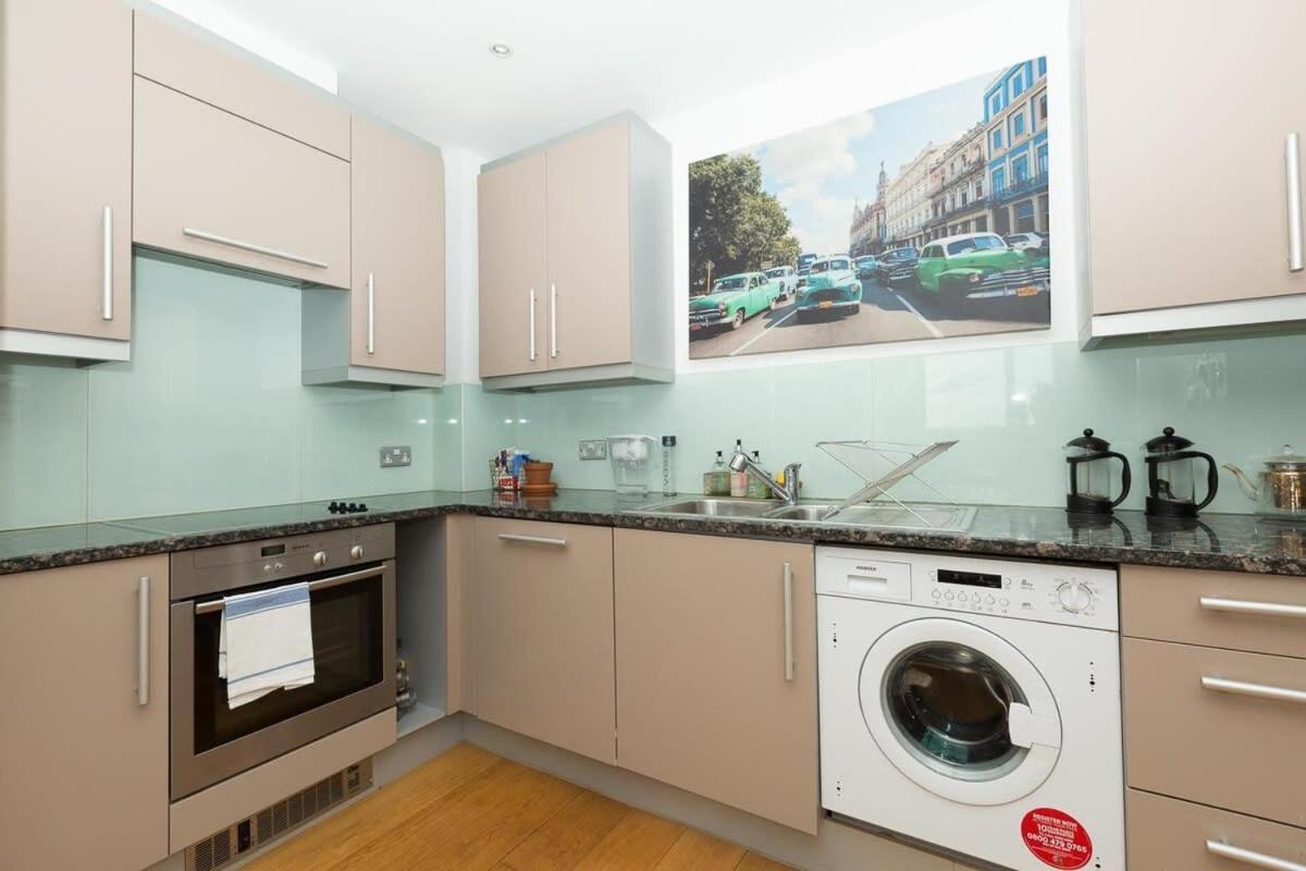 2 Bedroom East With Amazing Views Appartement