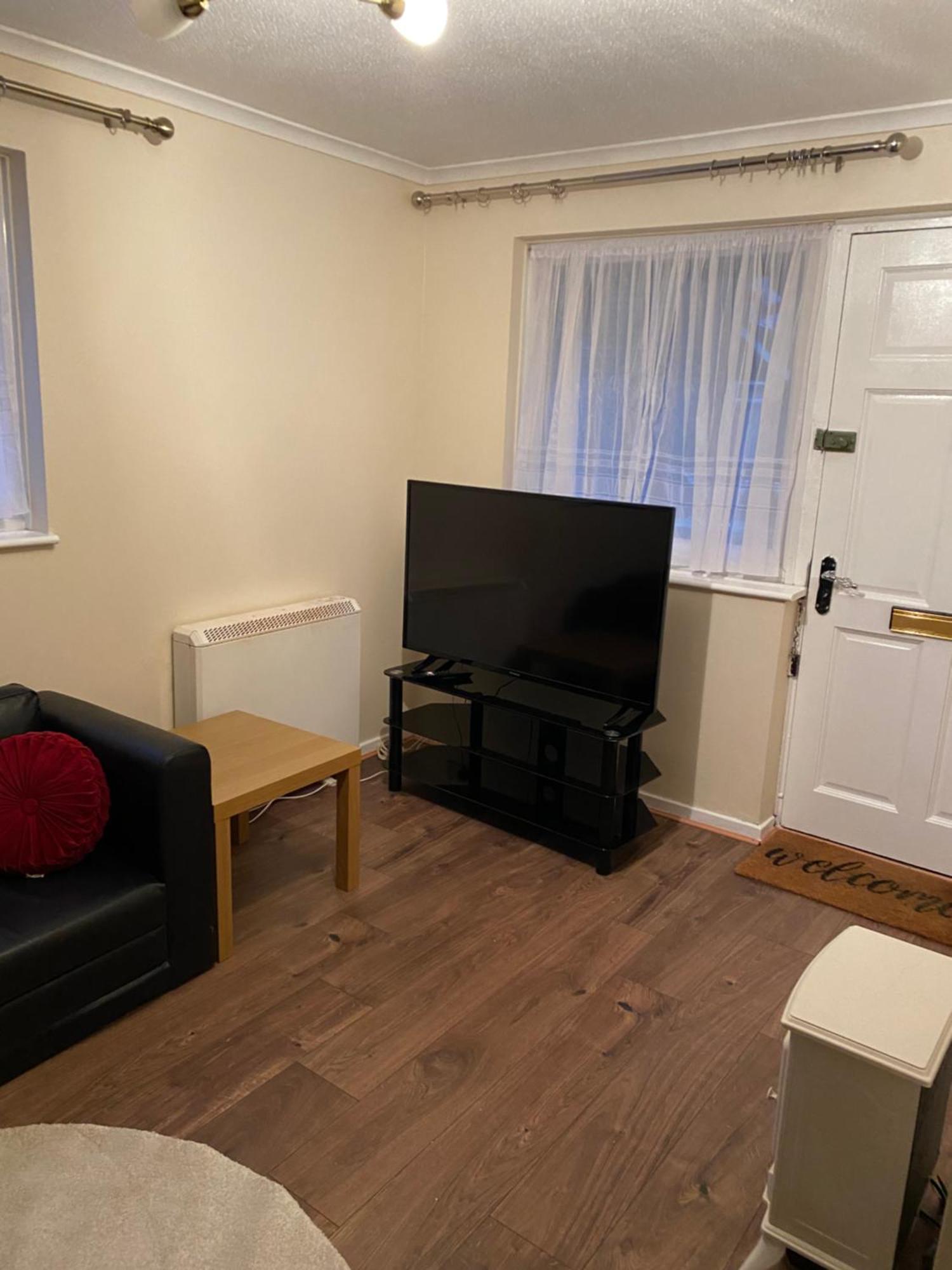 Fabulous Furnished In Beckton Appartement *