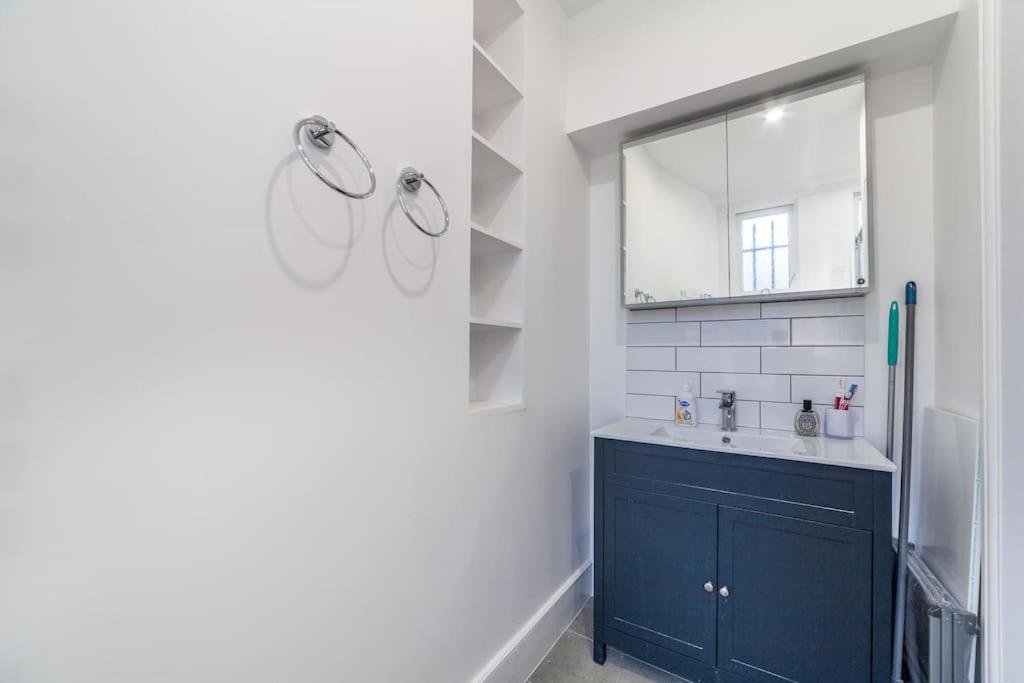 Modern & Trendy 1-bed In Earl's Court! * Londres