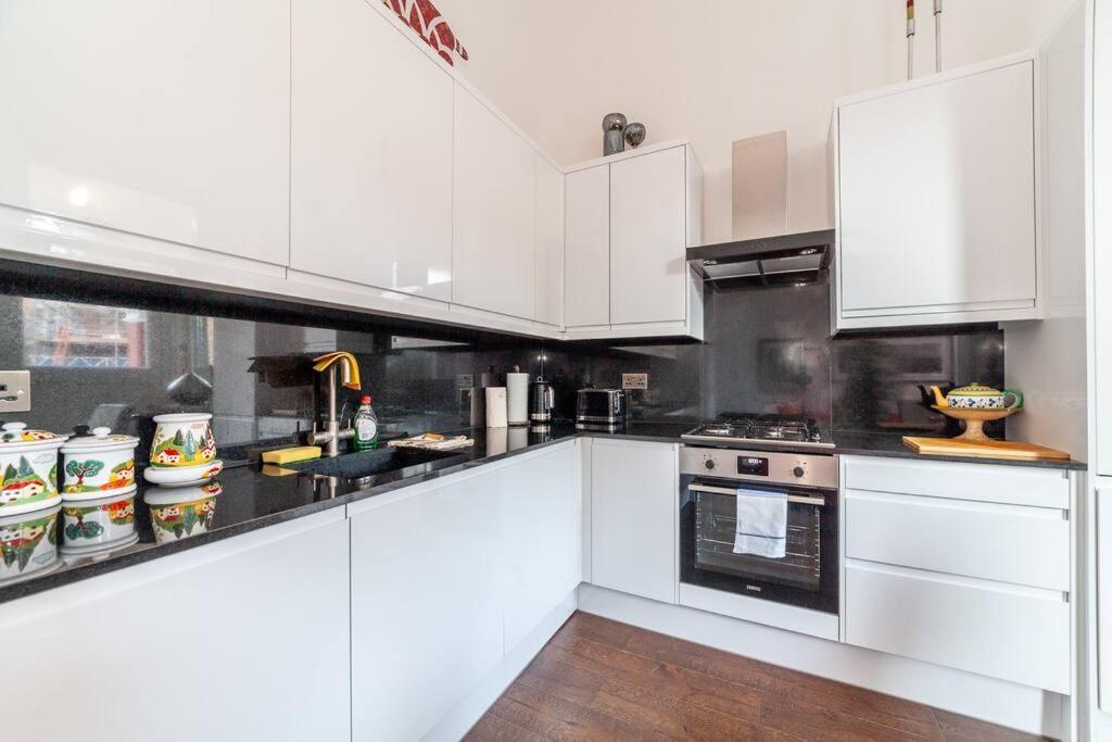 Modern & Trendy 1-bed In Earl's Court! Appartement *