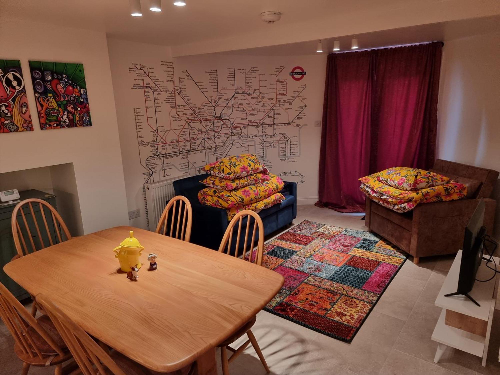 Entire Ground Floor Flat, Free Off-street Parking And Large Garden * Londres