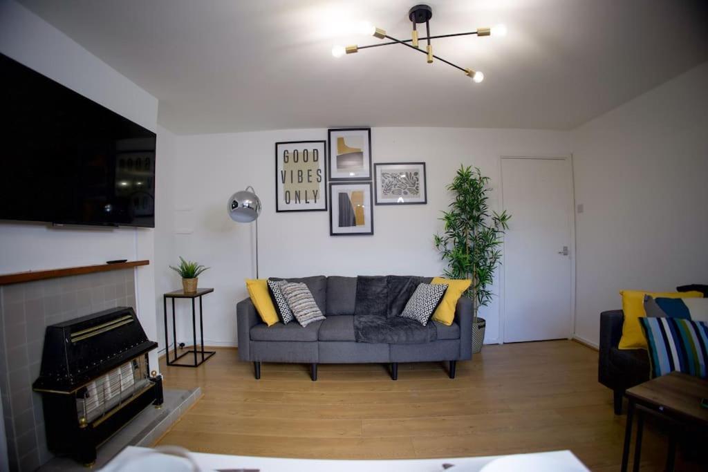 2 Bed Flat With Easy Access To Excel, Central London, City Airport, O2 *