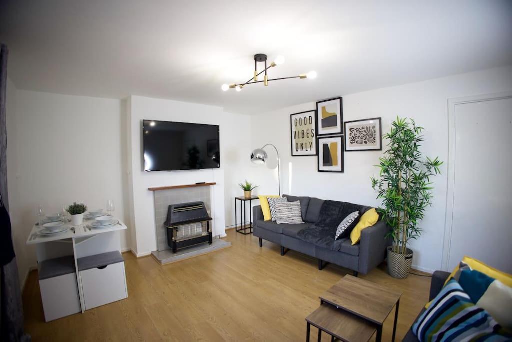 2 Bed Flat With Easy Access To Excel, Central London, City Airport, O2
