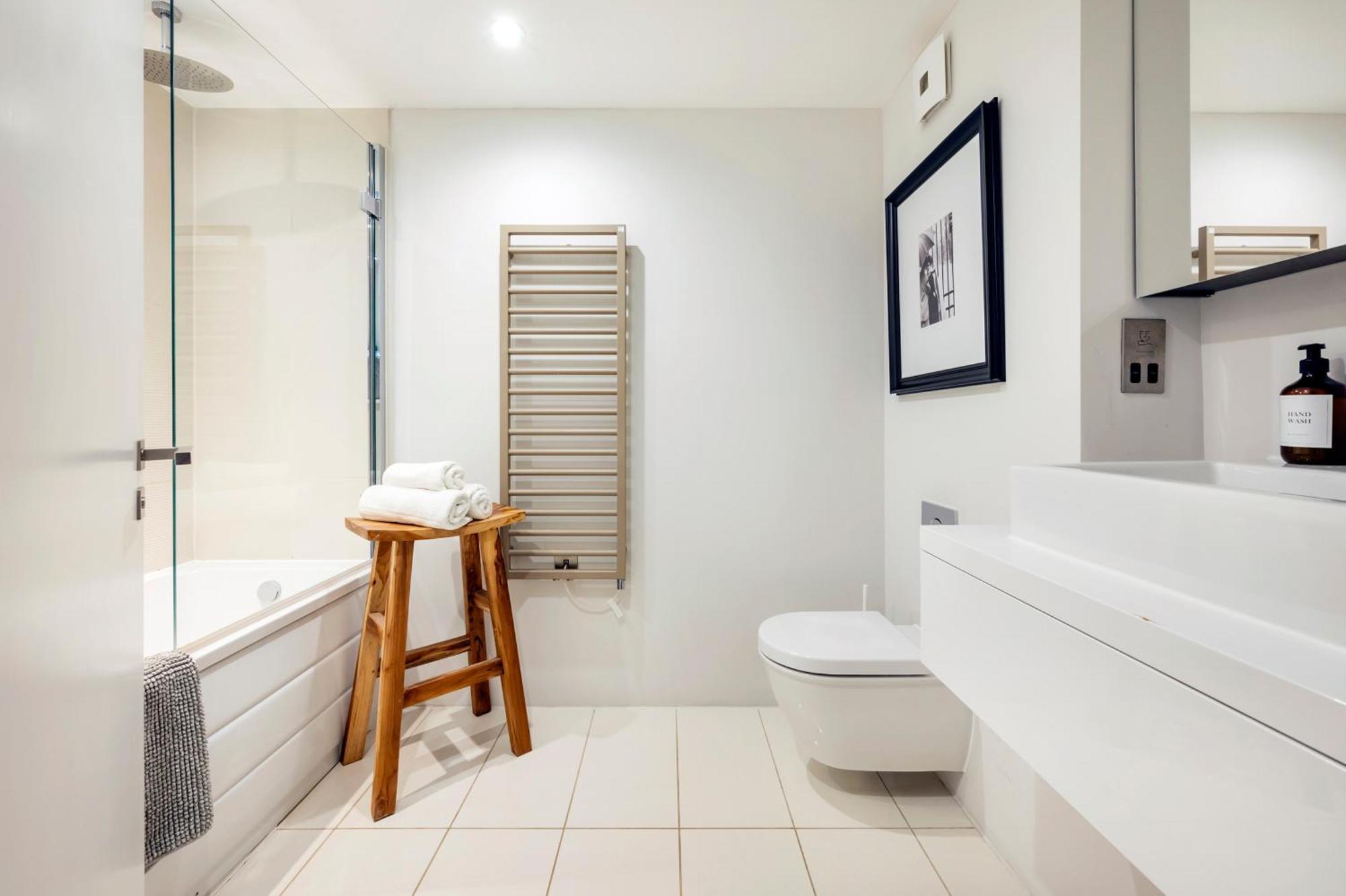 Aircon 2 Bedr, 3 Beds, 2 Bath Covent Garden, Subway