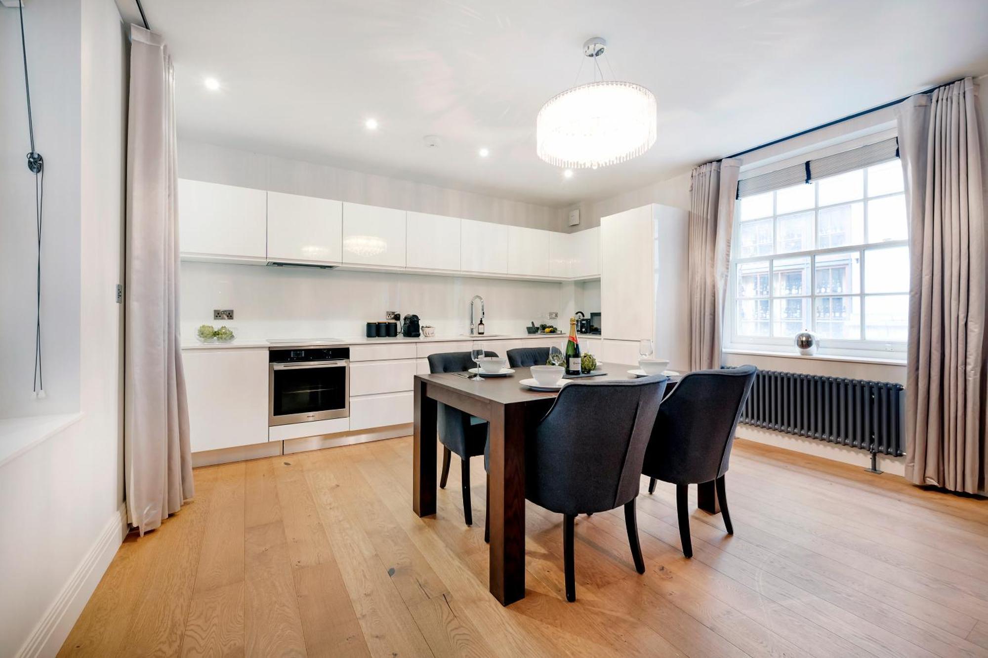 Aircon 2 Bedr, 3 Beds, 2 Bath Covent Garden, Subway London