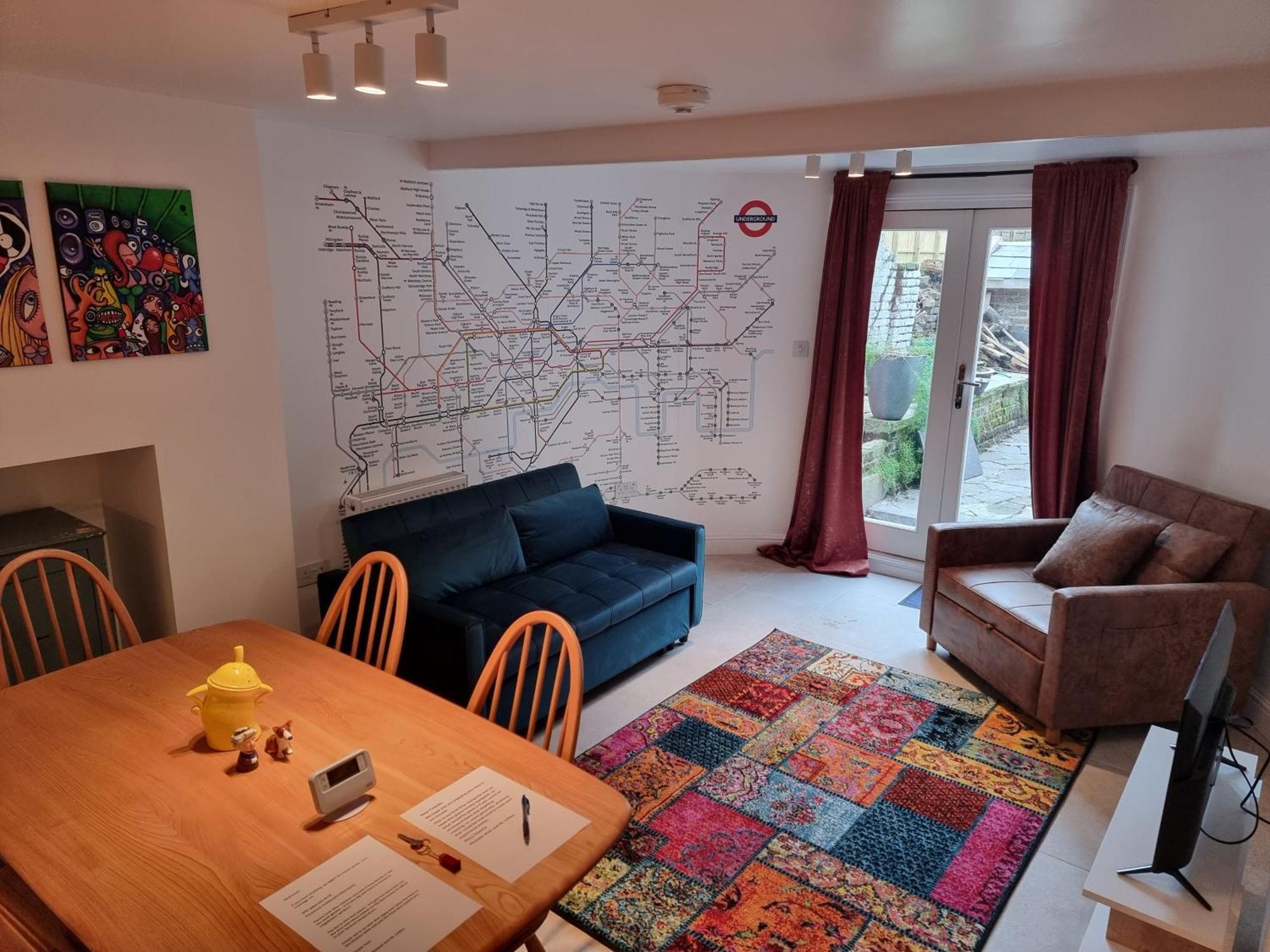 Apartamento Entire Ground Floor Flat, Free Off-street Parking And Large Garden *