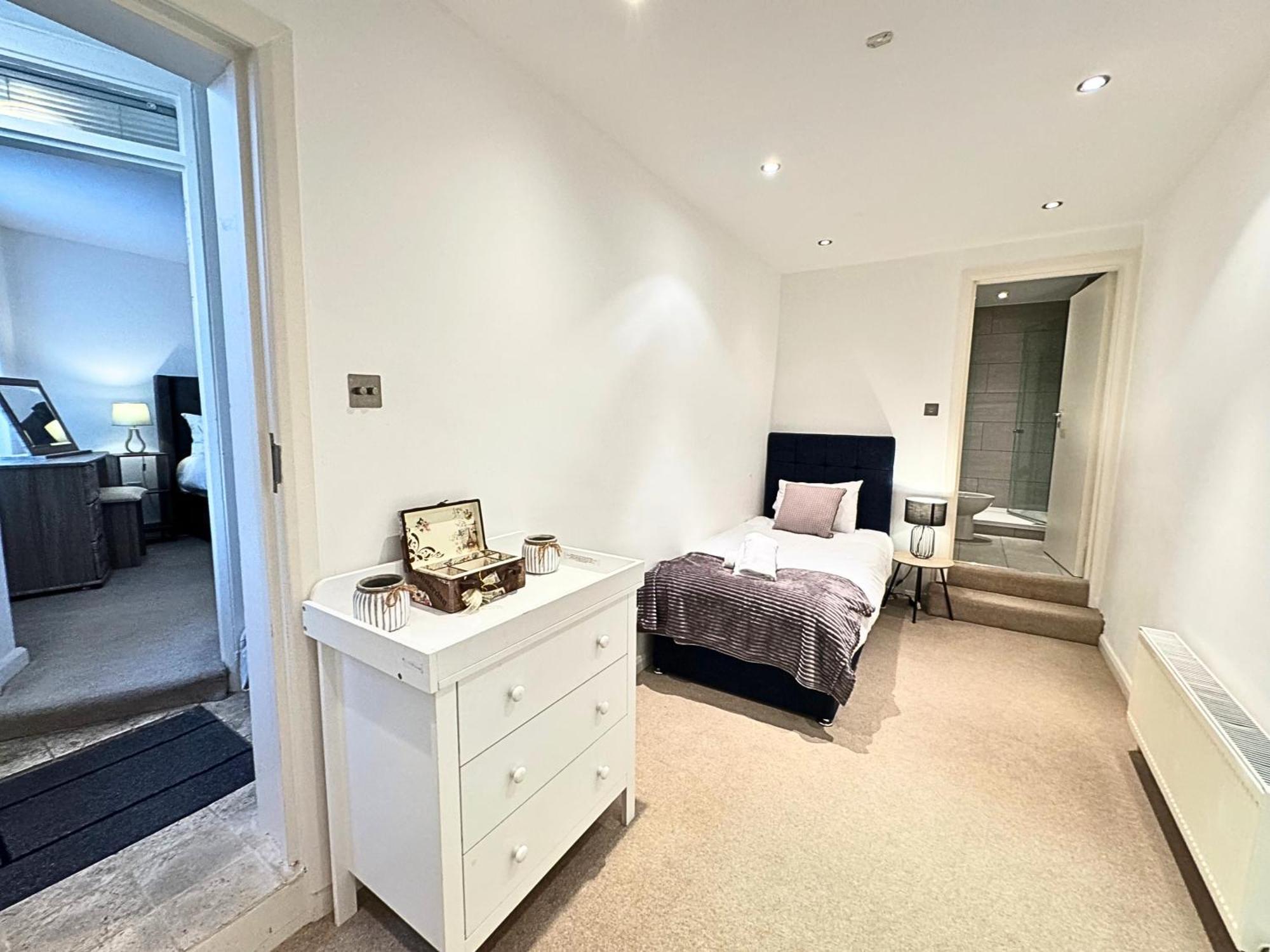 Hébergement de vacances The Heart Of Kensington Mews - 3 Bedrooms House-private Entrance-hyde Park Walk Away-green Park 9 Minutes Underground- The Of With Glamour Of Kensington