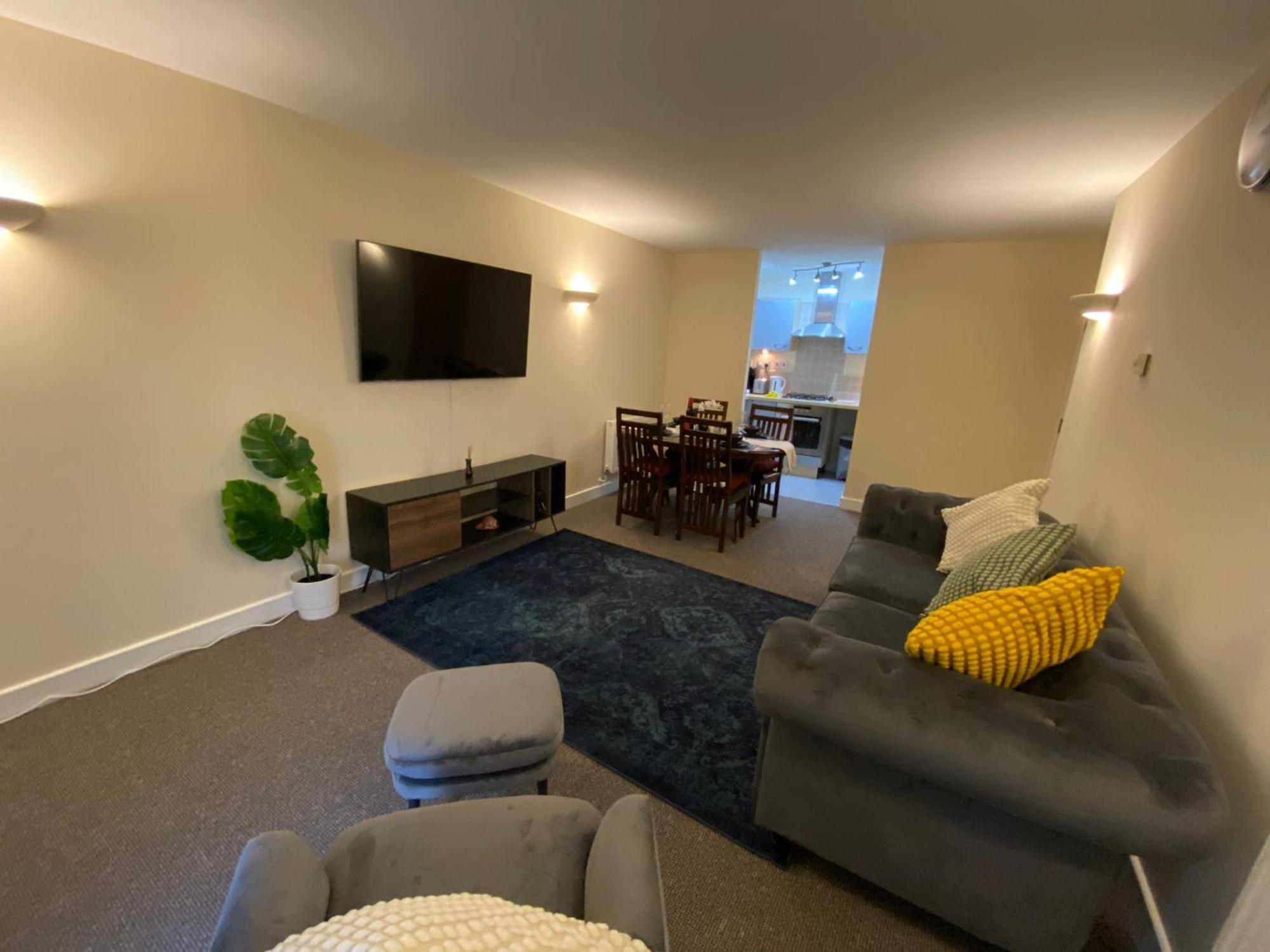 Stunning 2-bed In Appartement *
