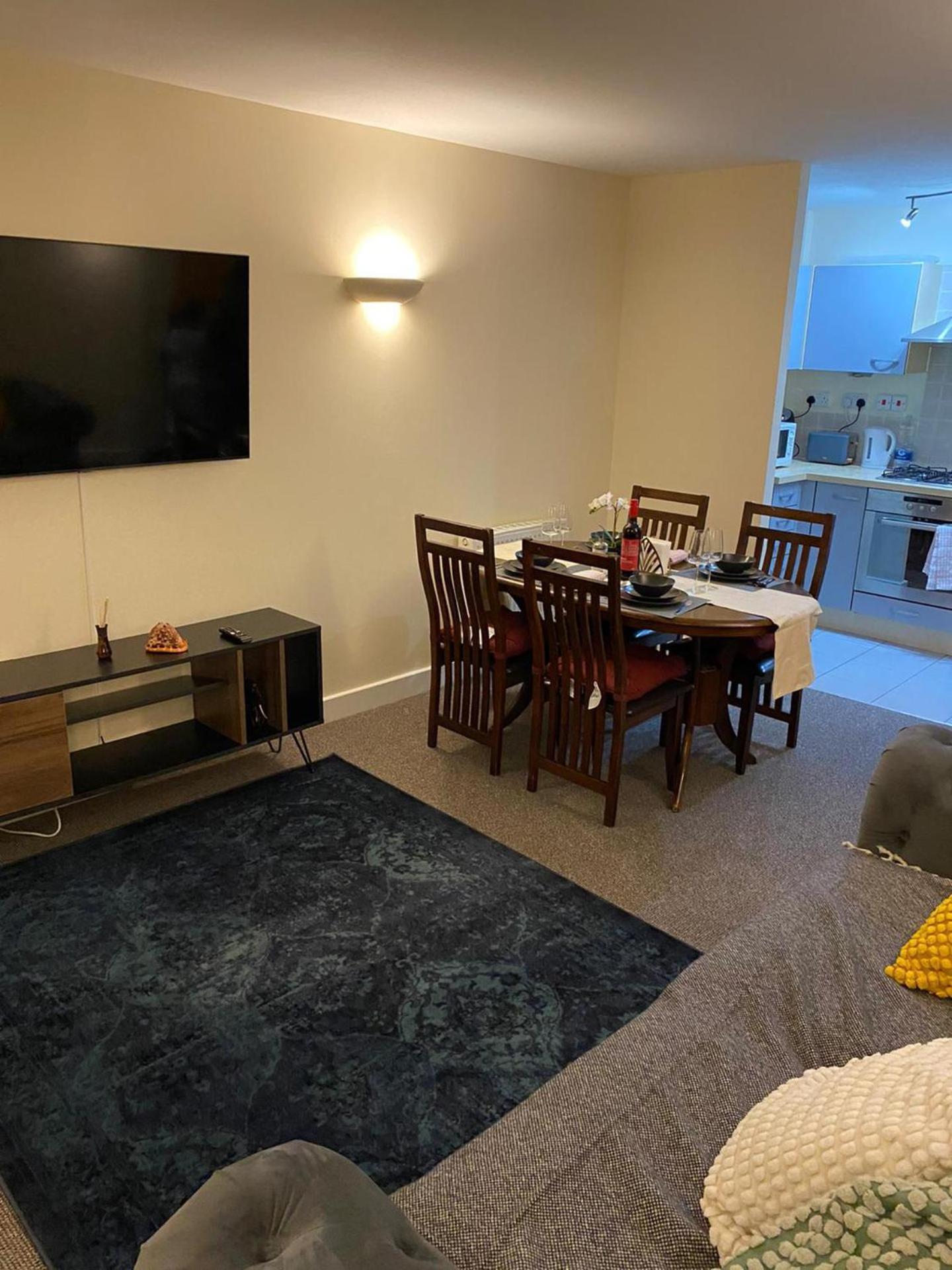 Stunning 2-bed In Appartement