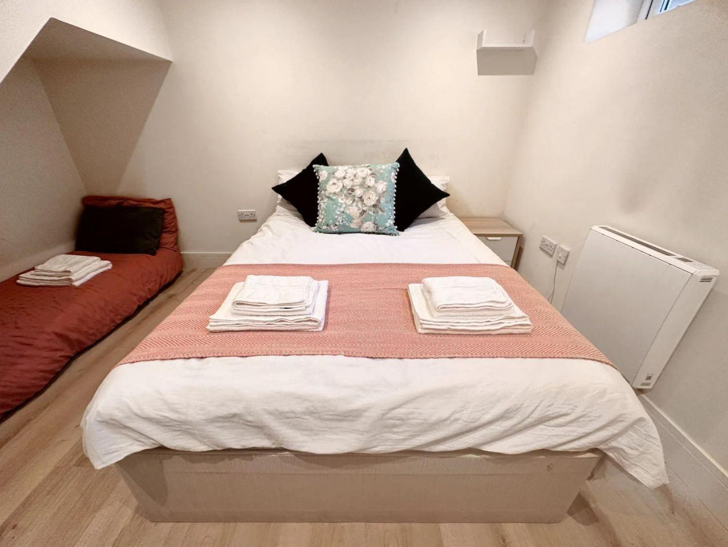 Charming Duplex 10min To Bridge Quiet London