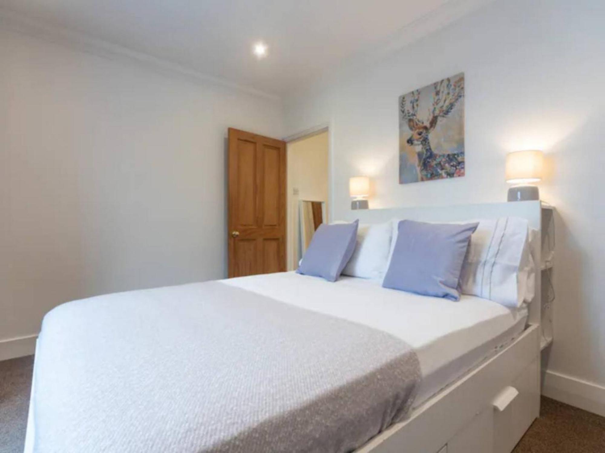 Charming Period Near Surbiton With Garden * London