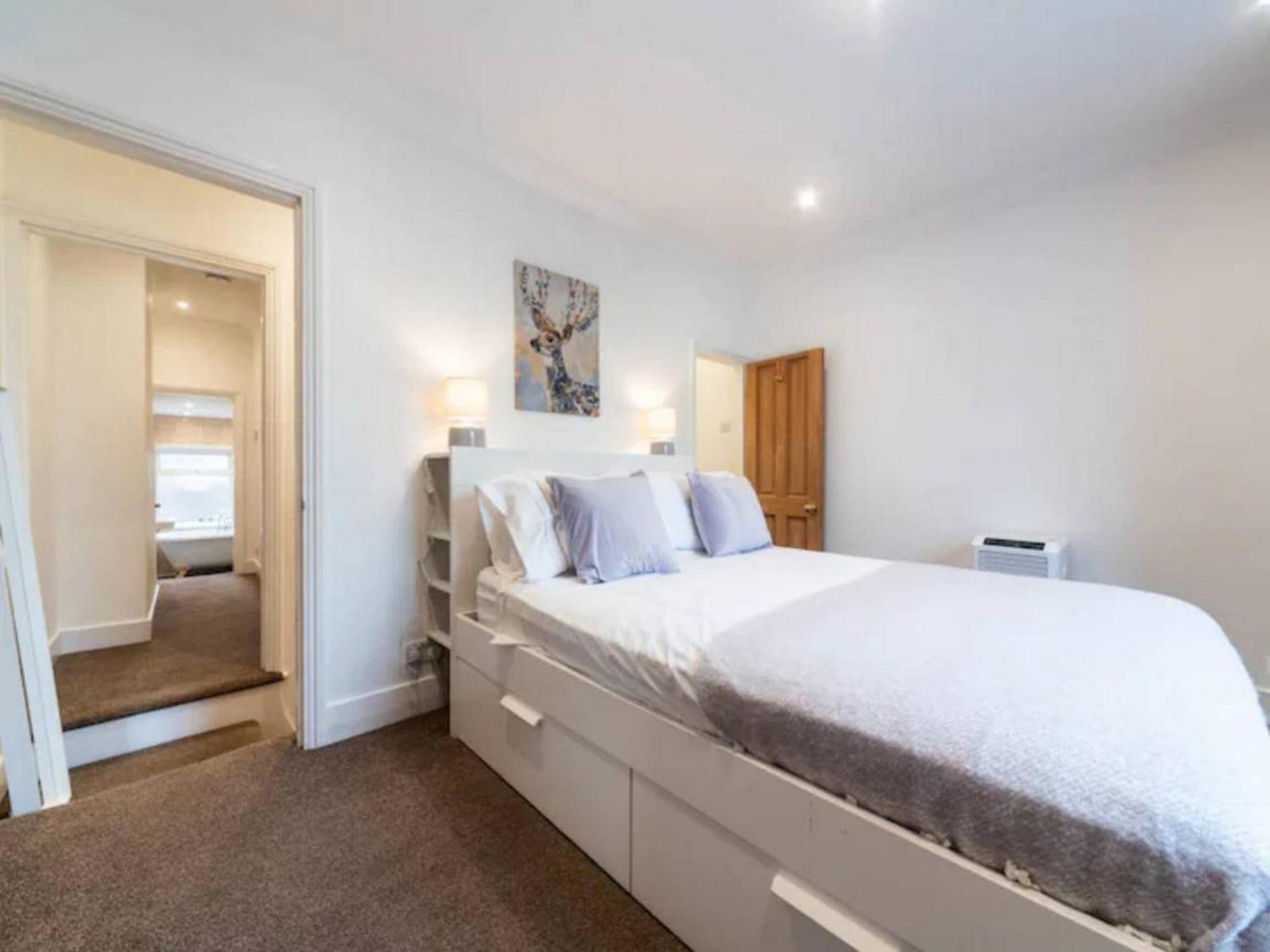 Charming Period Near Surbiton With Garden Holiday home London