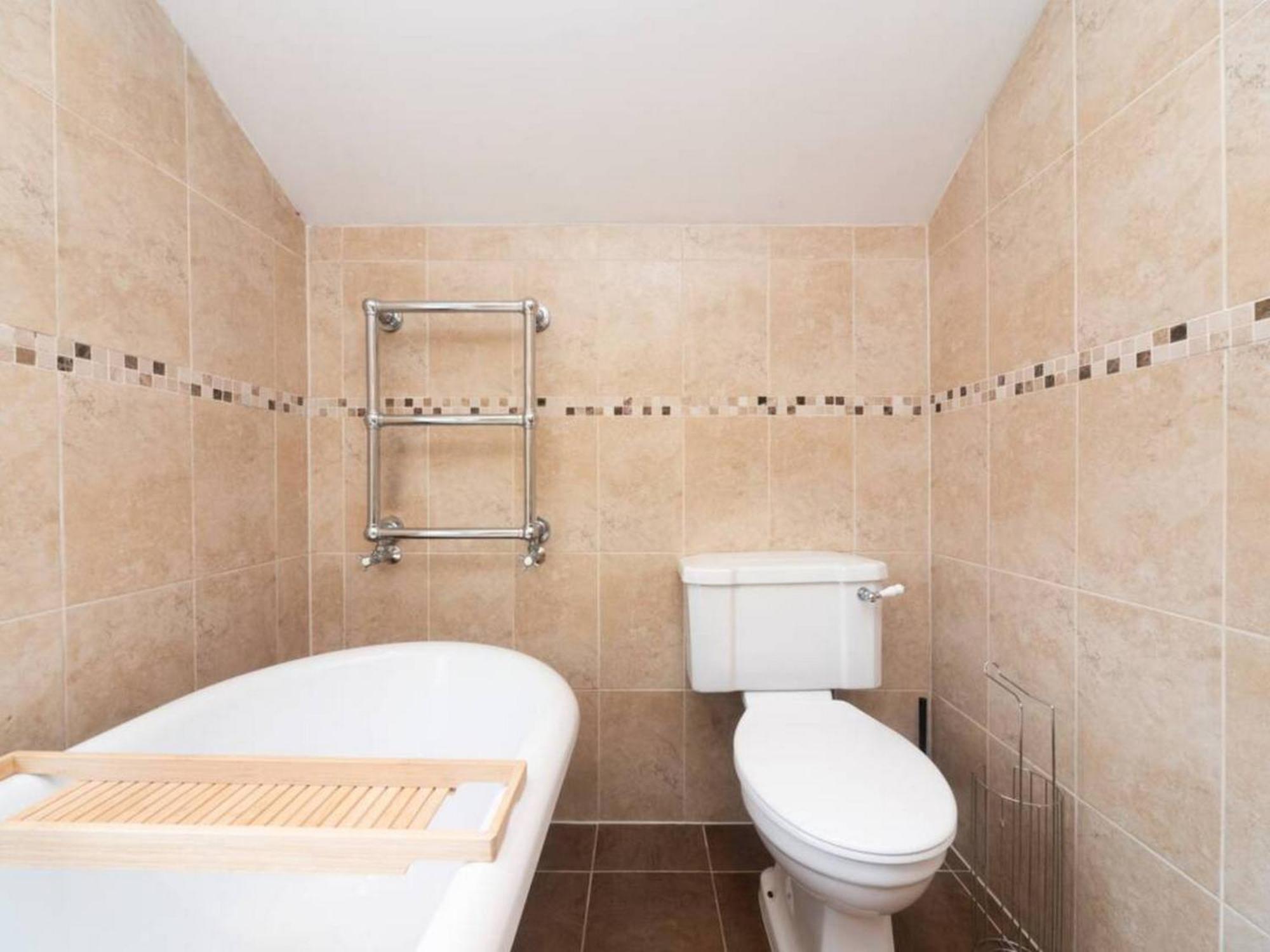 Charming Period Near Surbiton With Garden * London