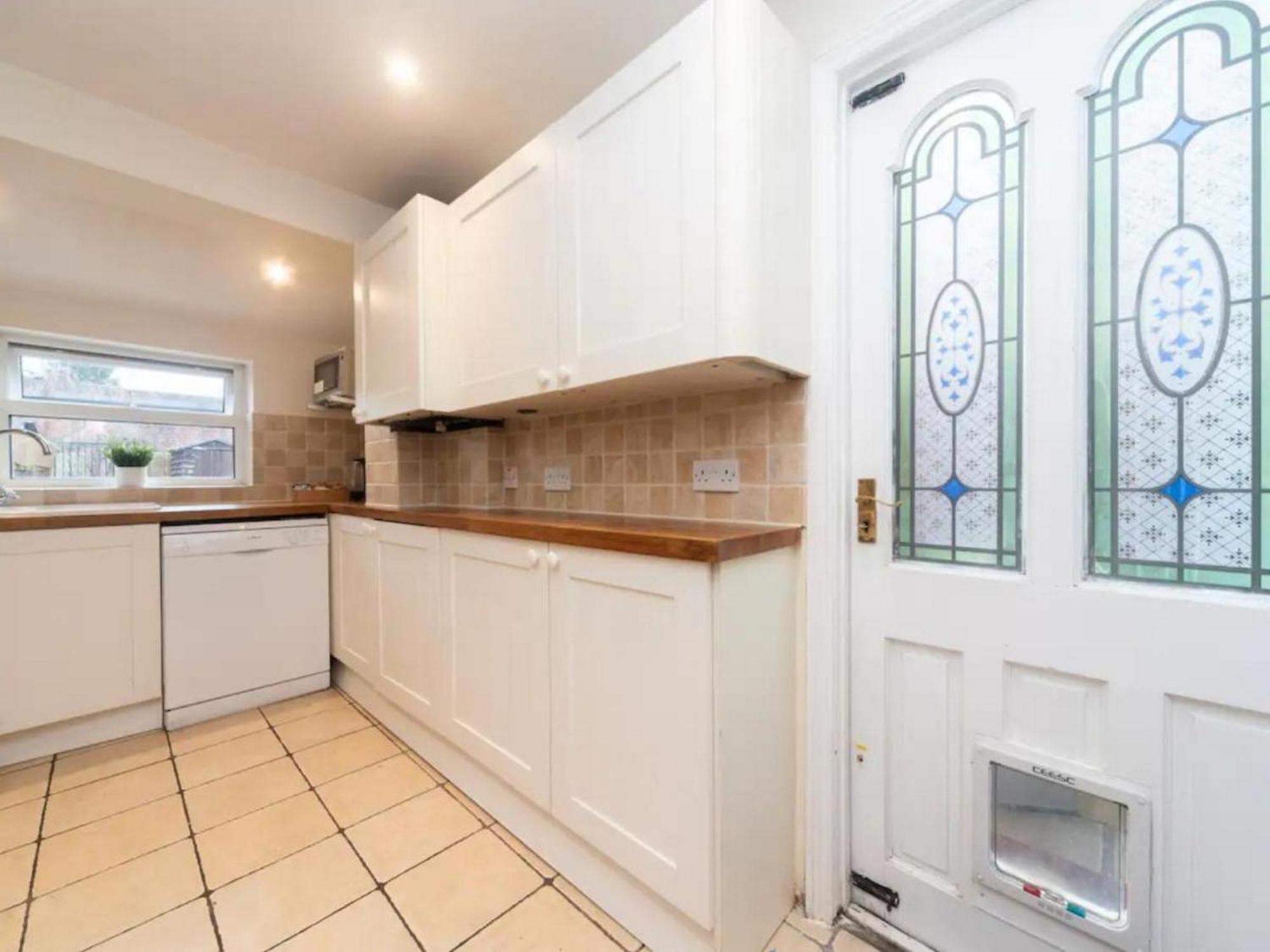 Charming Period Near Surbiton With Garden London
