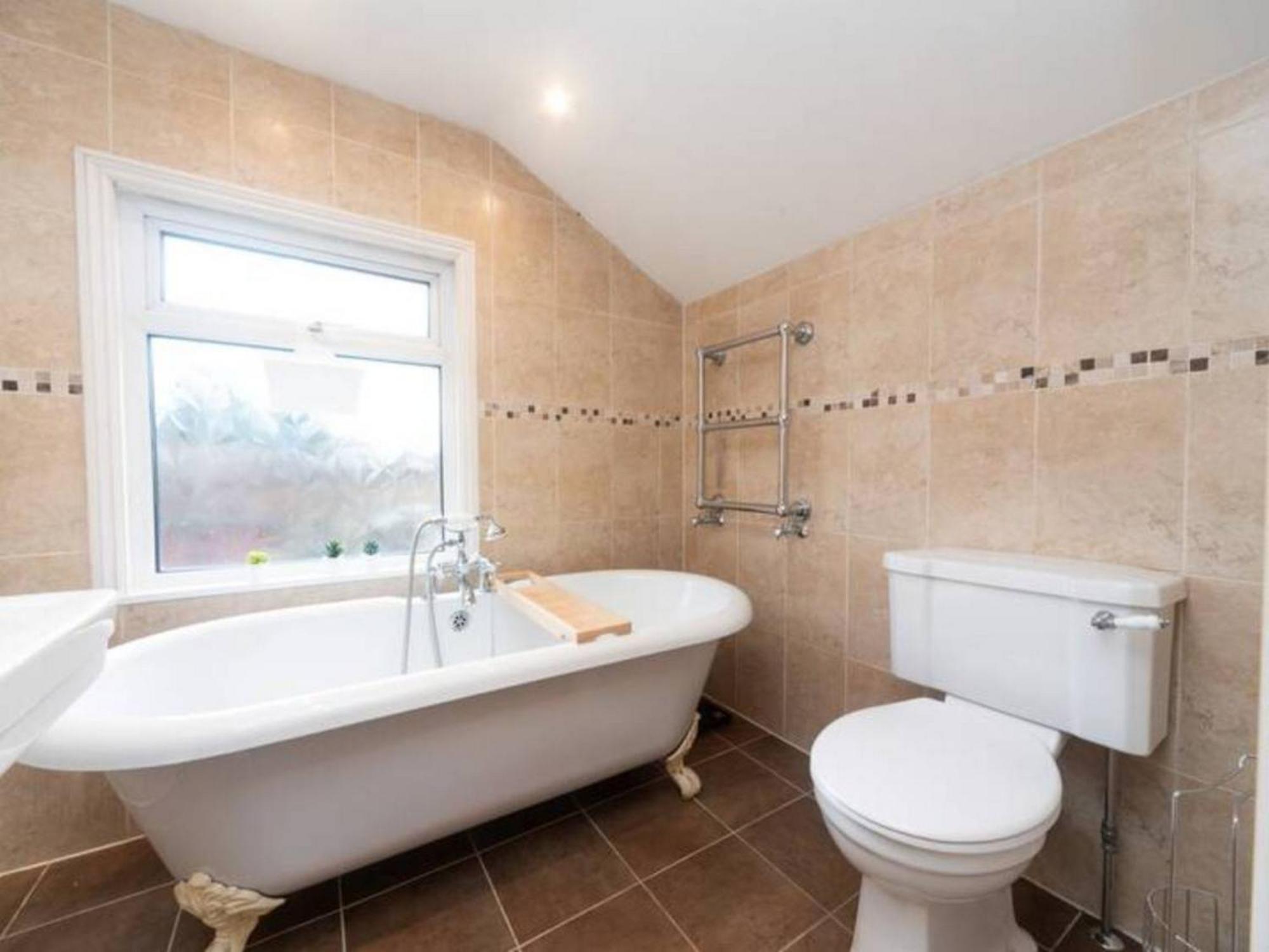 Charming Period Near Surbiton With Garden London