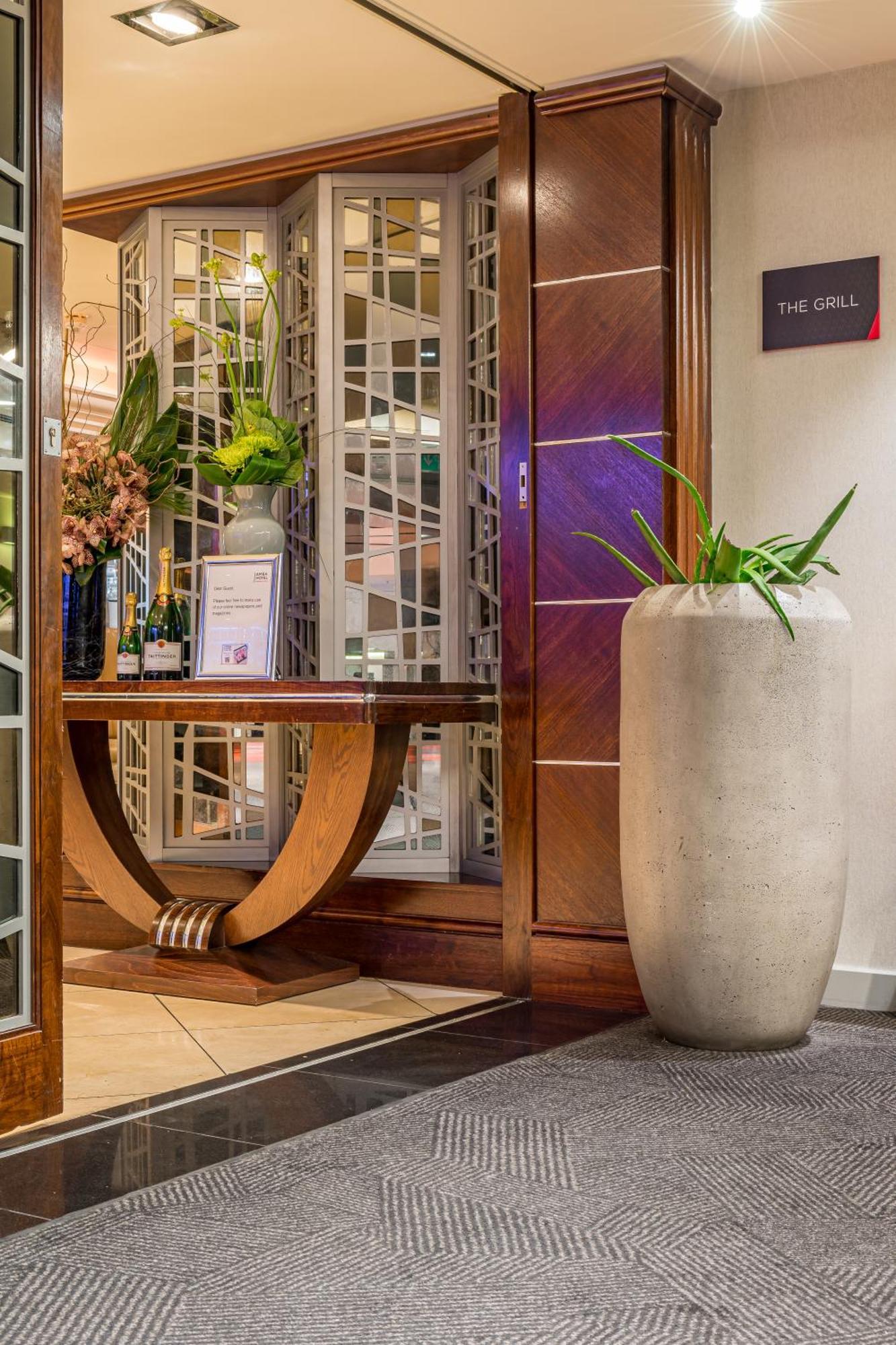 The Marble Arch Hotel, By Thistle Londen