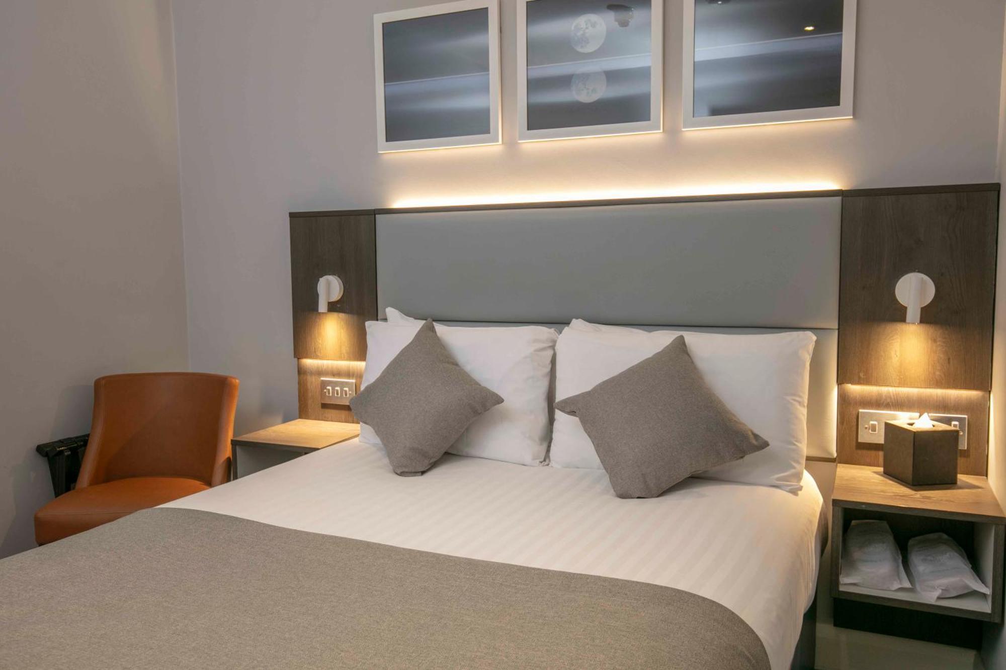 Western Vauxhall 4*