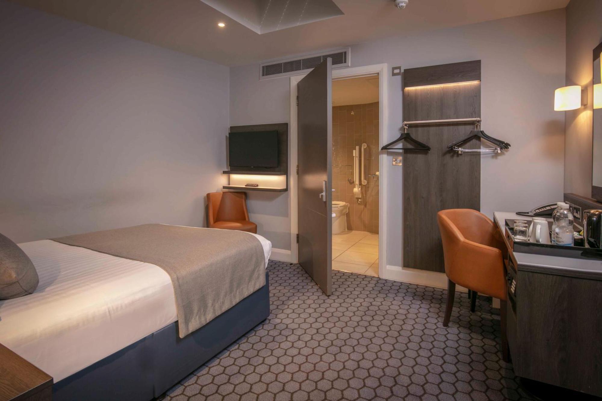 Western Vauxhall Hotel 4*