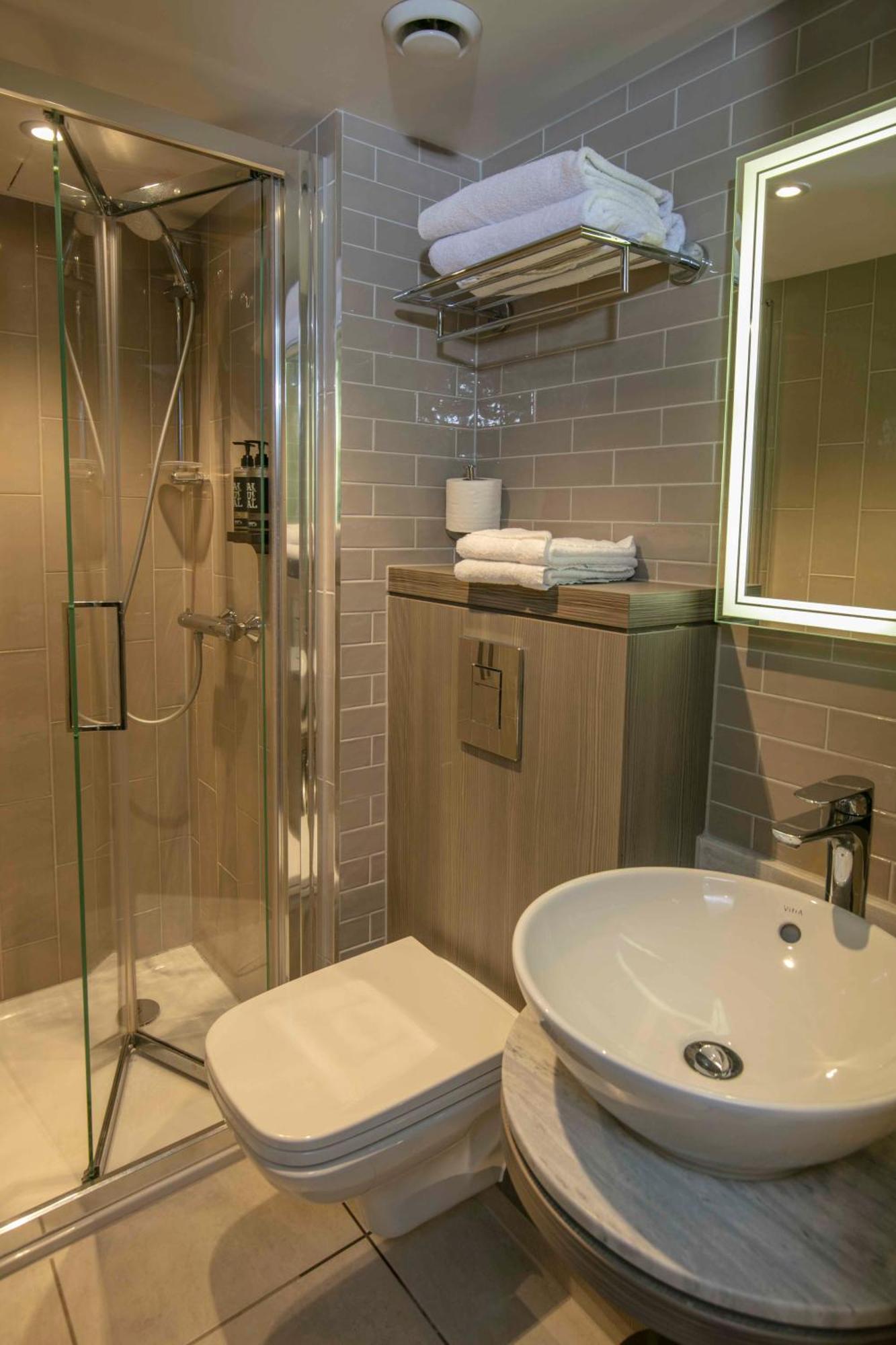 Western Vauxhall 4*