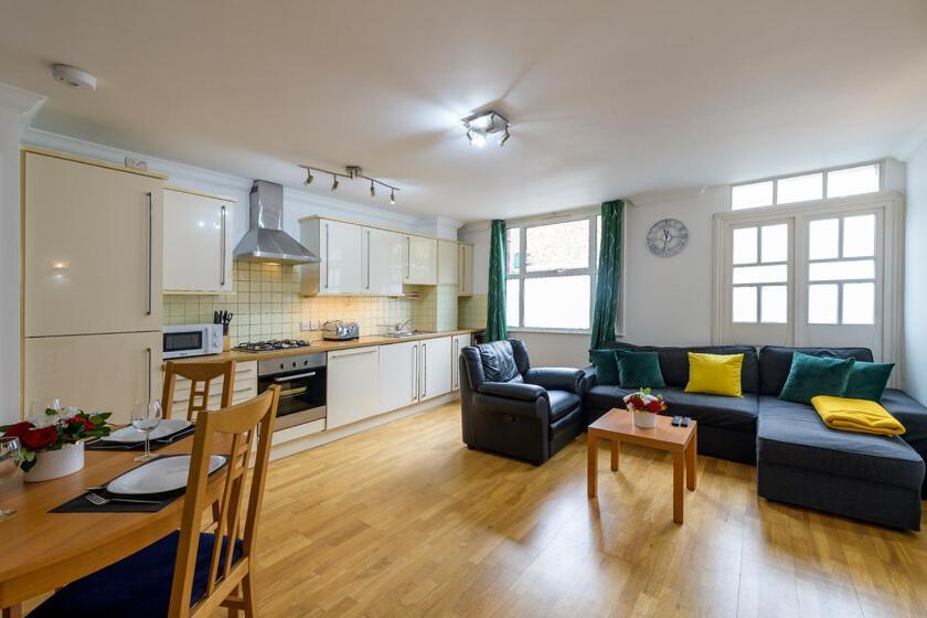 Spectacular 3 Bed In Blackheath Apartment London