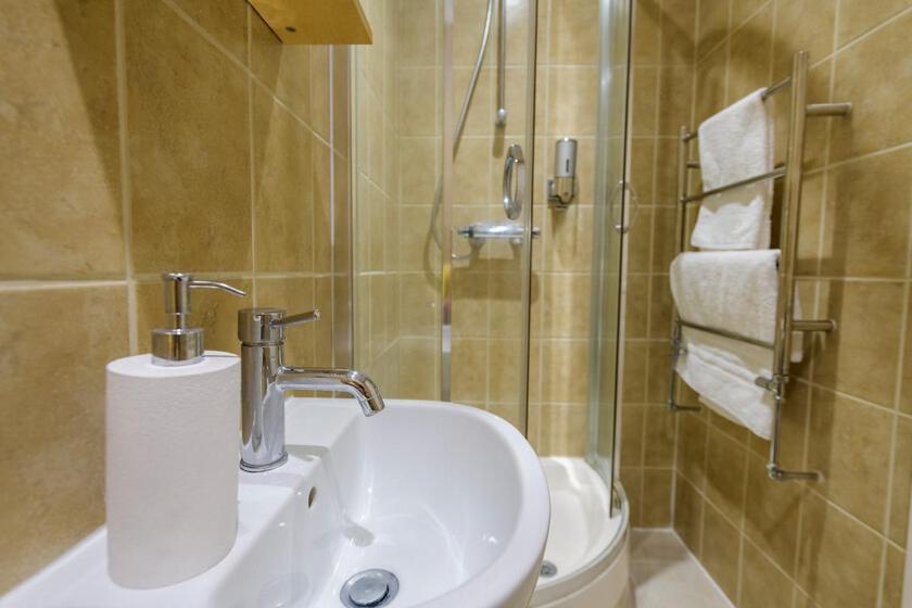 Spectacular 3 Bed In Blackheath Apartment London