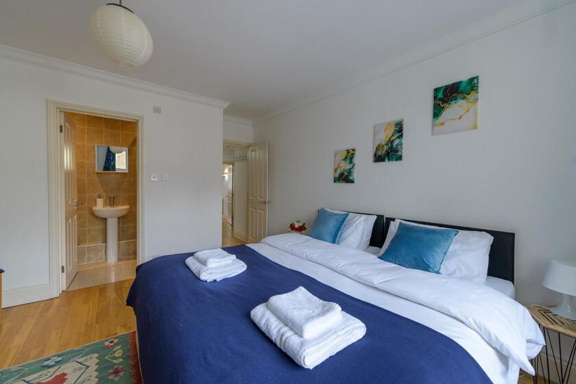 Spectacular 3 Bed In Blackheath Apartment London