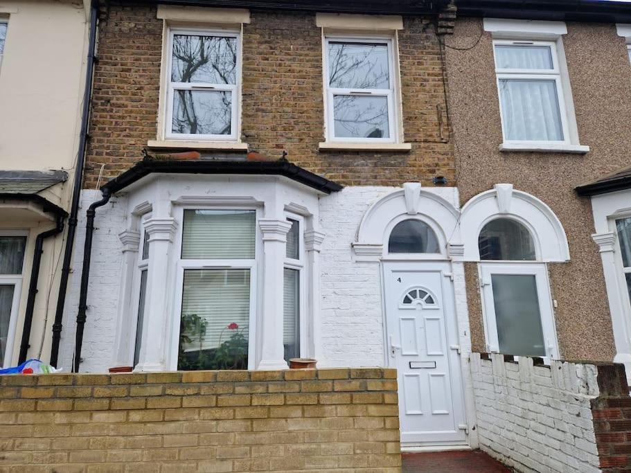 Stylish 1 Bed Flat With En-suite