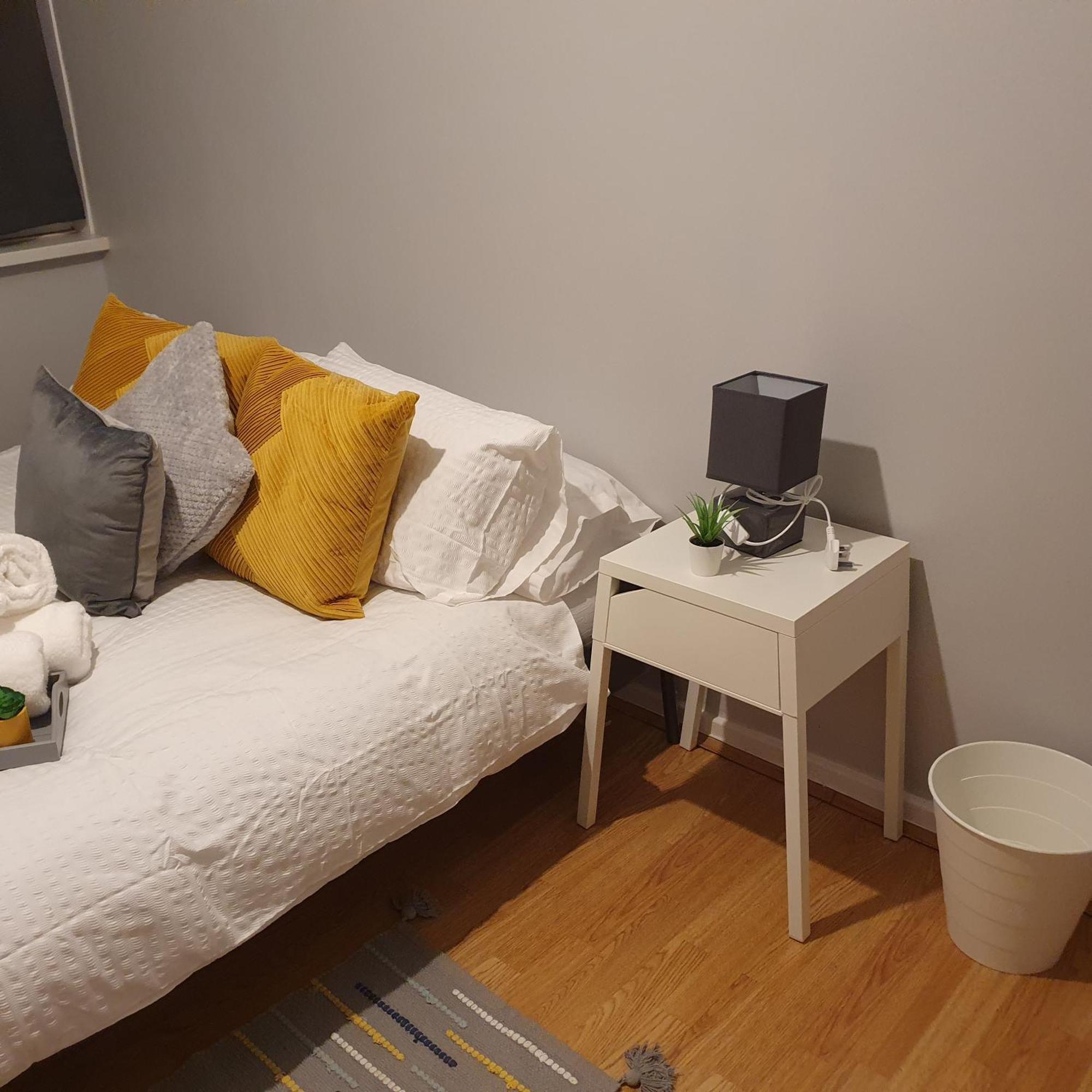 Yolo House Pensión *