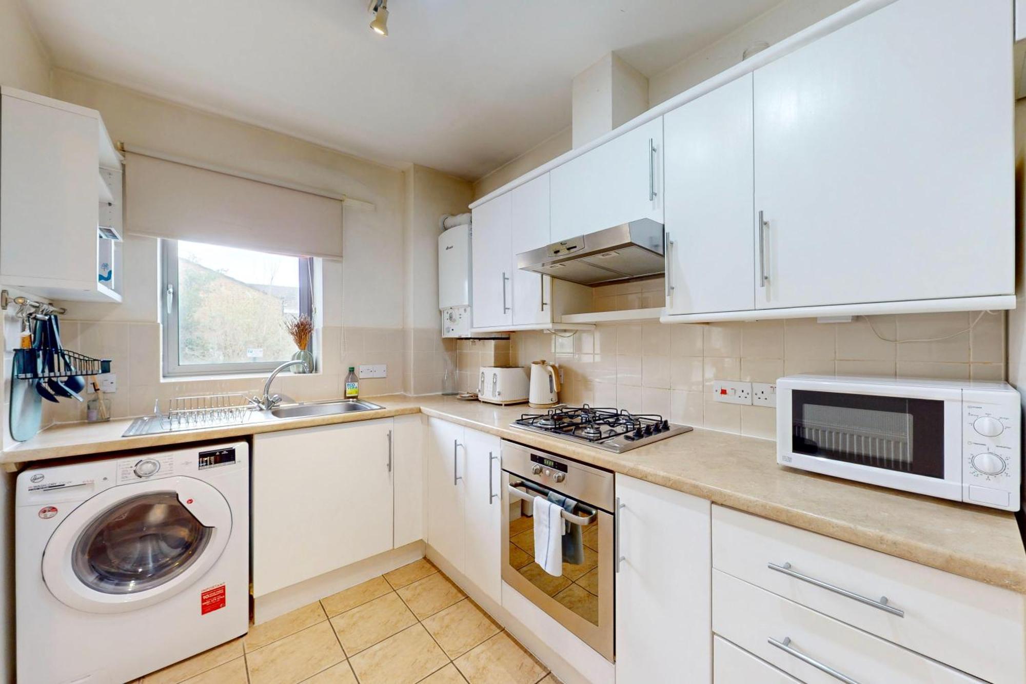 Modern 1 Bd In - 5 Min To Station Apartment