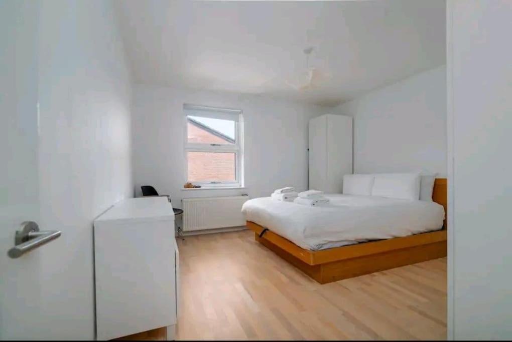 2 Bedroom Canal View, Near Kings Cross & Camden Casa de Férias