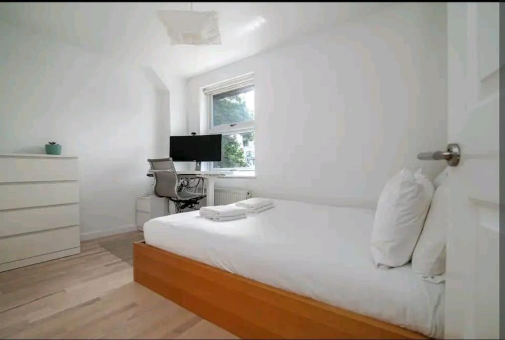 2 Bedroom Canal View, Near Kings Cross & Camden Londres