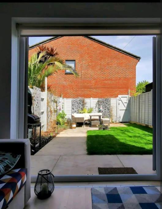 2 Bedroom Canal View, Near Kings Cross & Camden Casa de Férias Londres