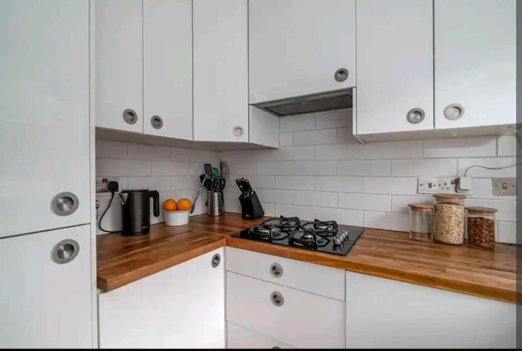 Casa de Férias 2 Bedroom Canal View, Near Kings Cross & Camden Londres