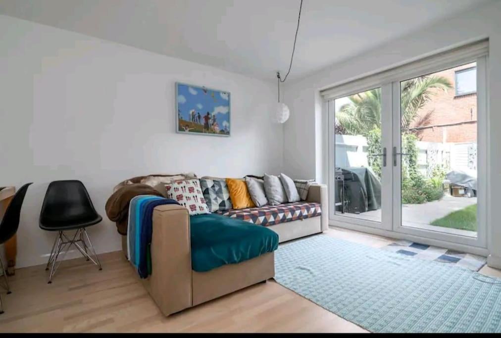 2 Bedroom Canal View, Near Kings Cross & Camden Londres