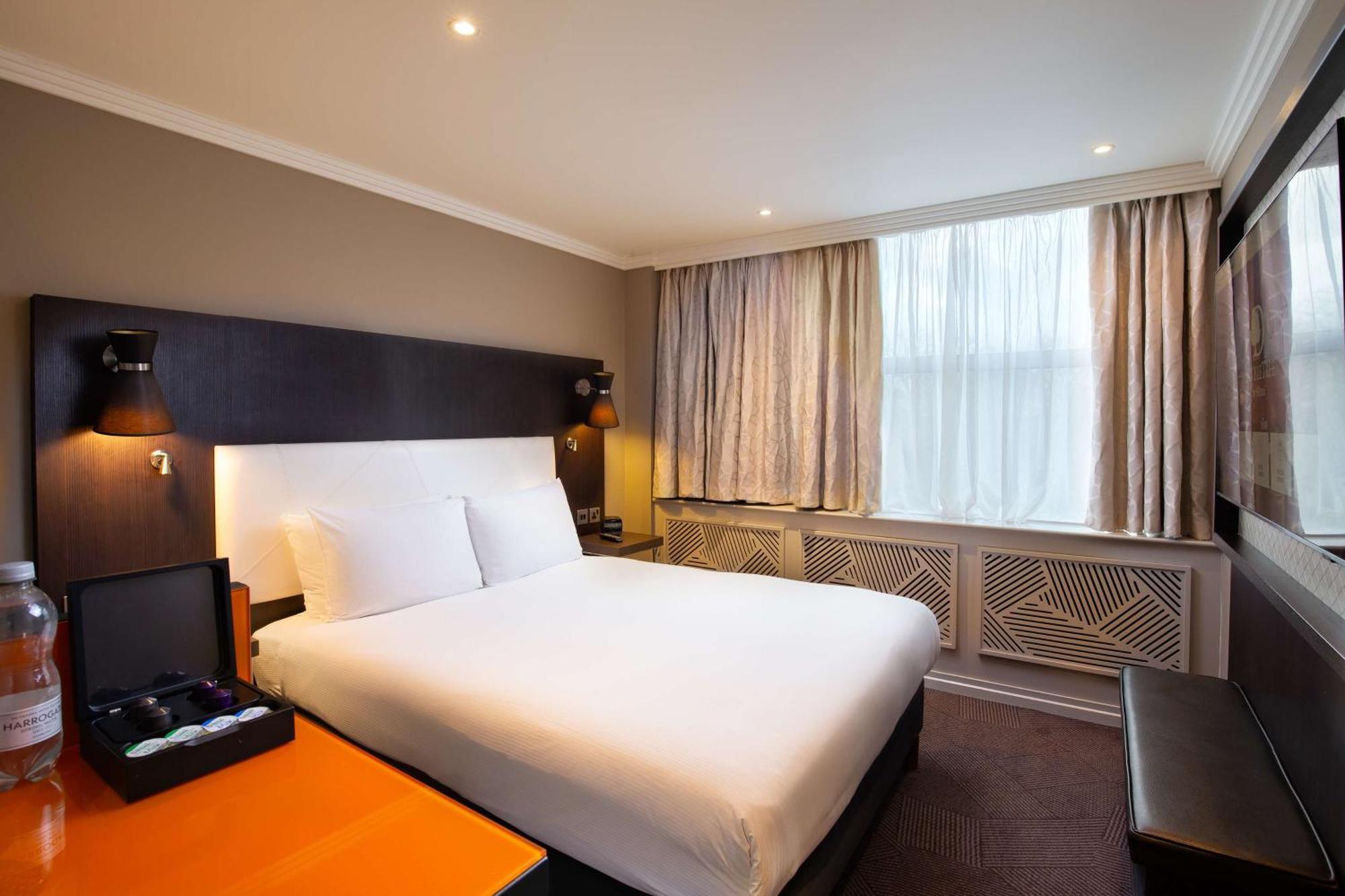 Doubletree By Hilton Ealing Hotel