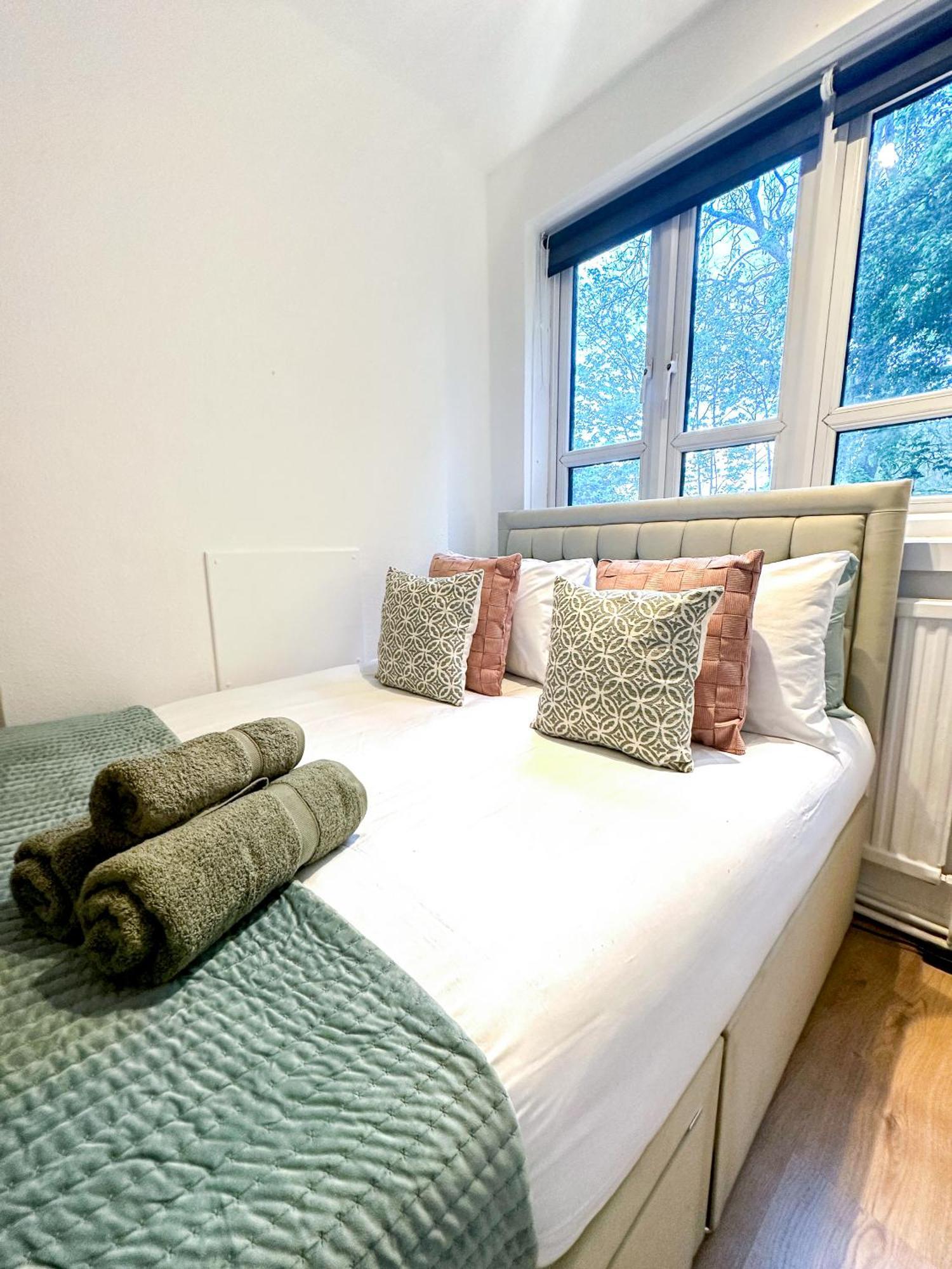 Apartment Vibrant 3 Bedrooms Flat With Private Balcony Near Finsbury Park, Wood Green London