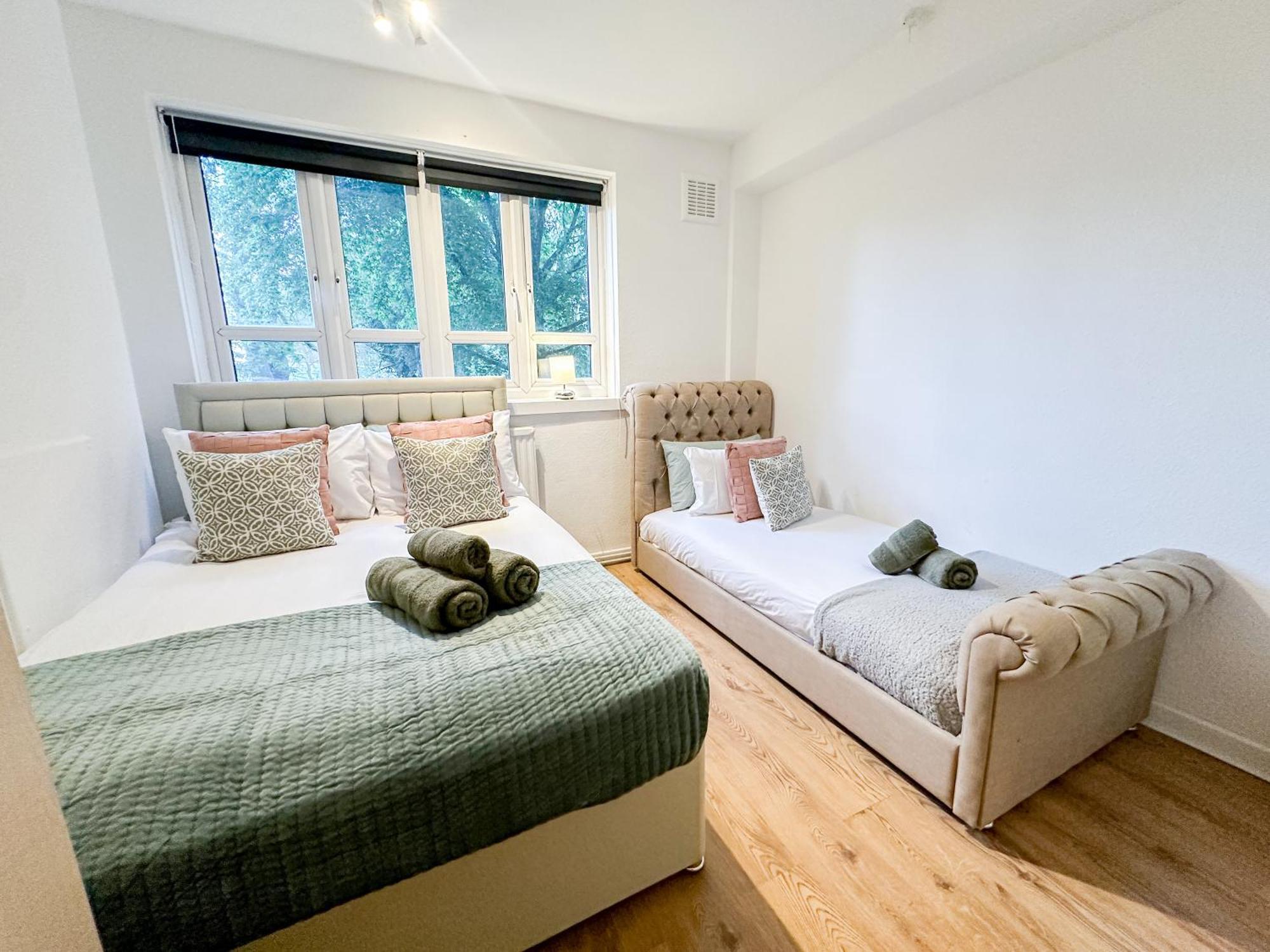 Vibrant 3 Bedrooms Flat With Private Balcony Near Finsbury Park, Wood Green London