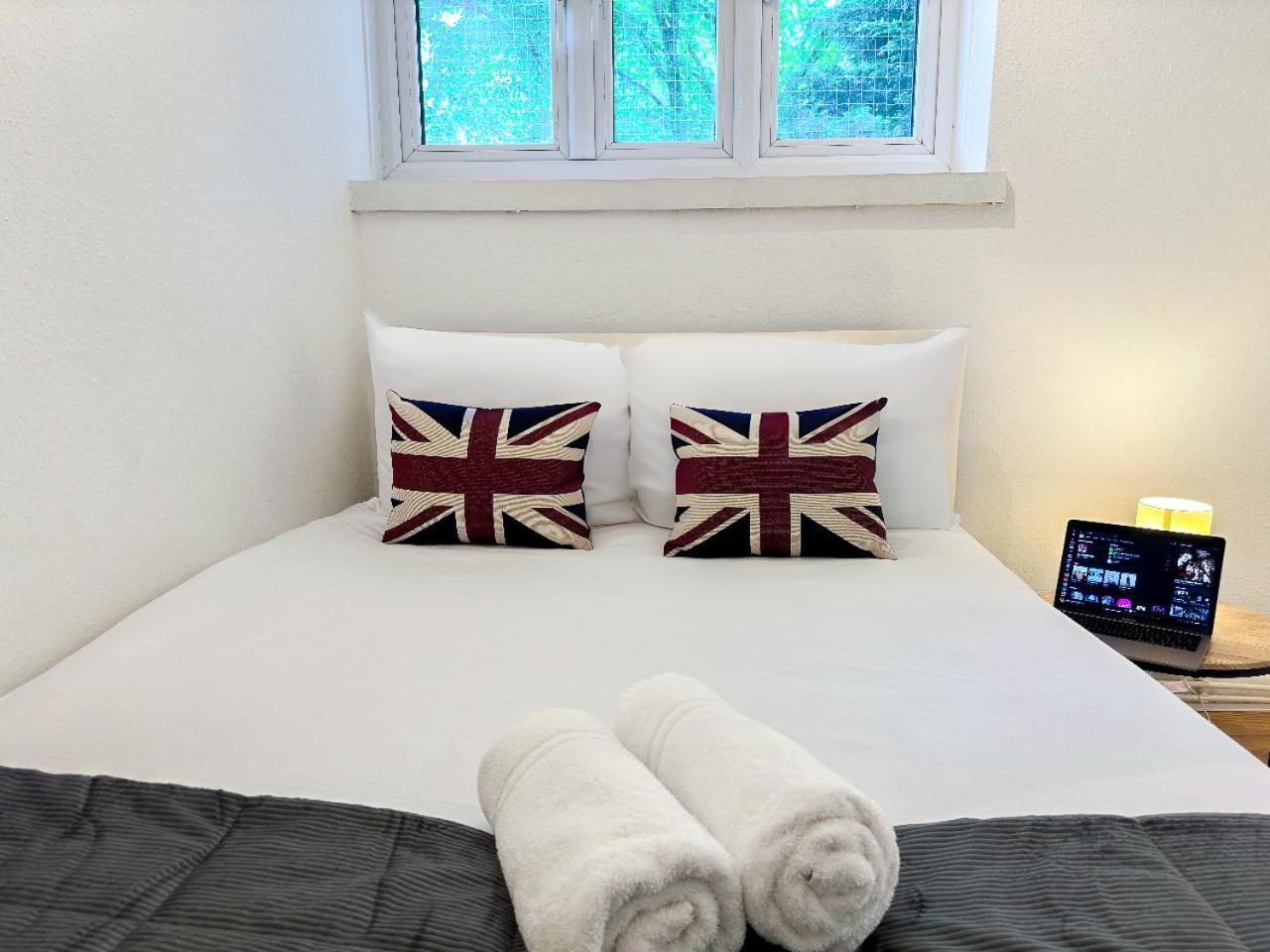 Vibrant 3 Bedrooms Flat With Private Balcony Near Finsbury Park, Wood Green *